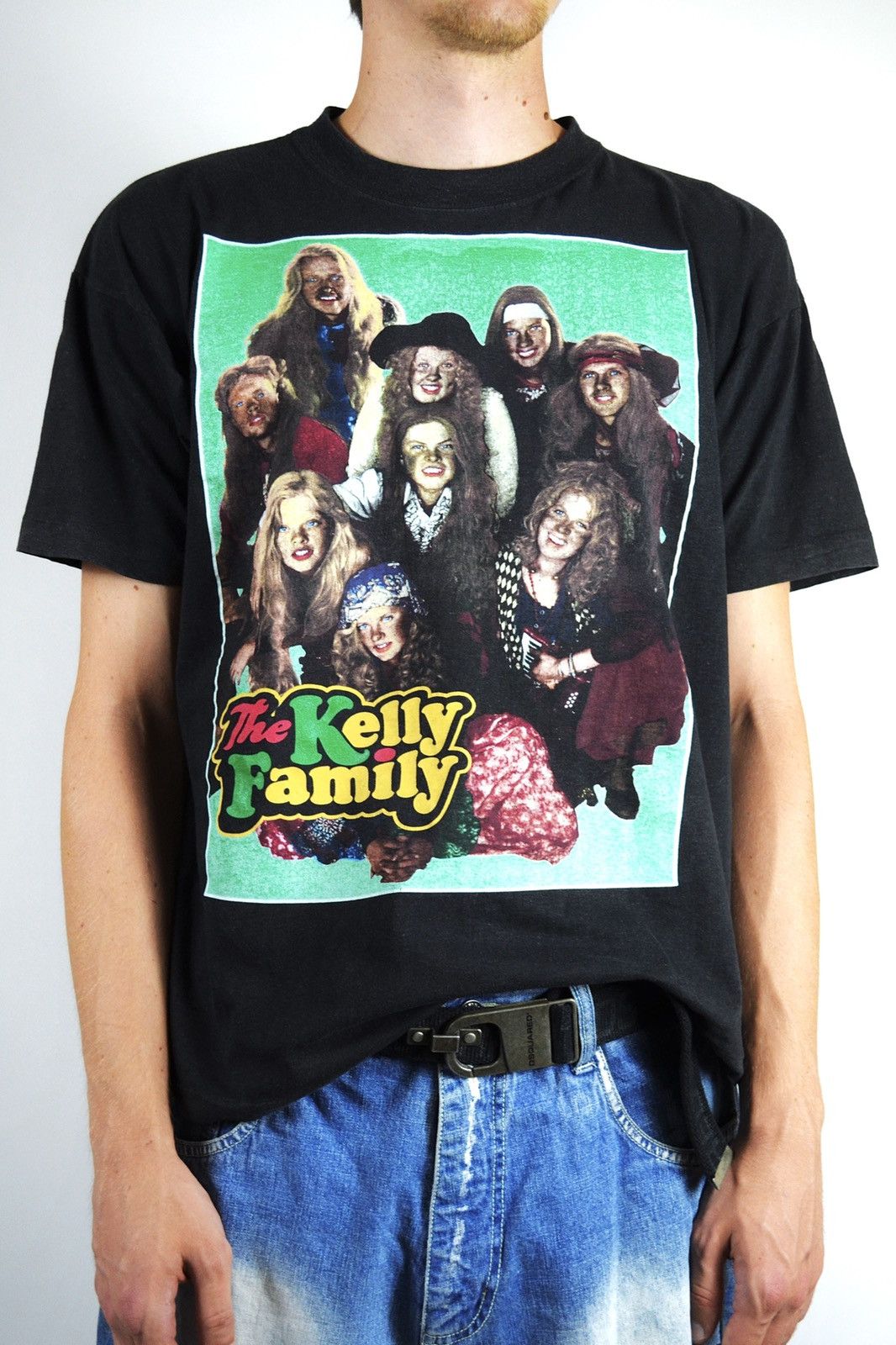 Band Tees Vintage 90s The Kelly Family Graphic Band t-shirt Size US L / EU 52-54 / 3 - 1 Thumbnail