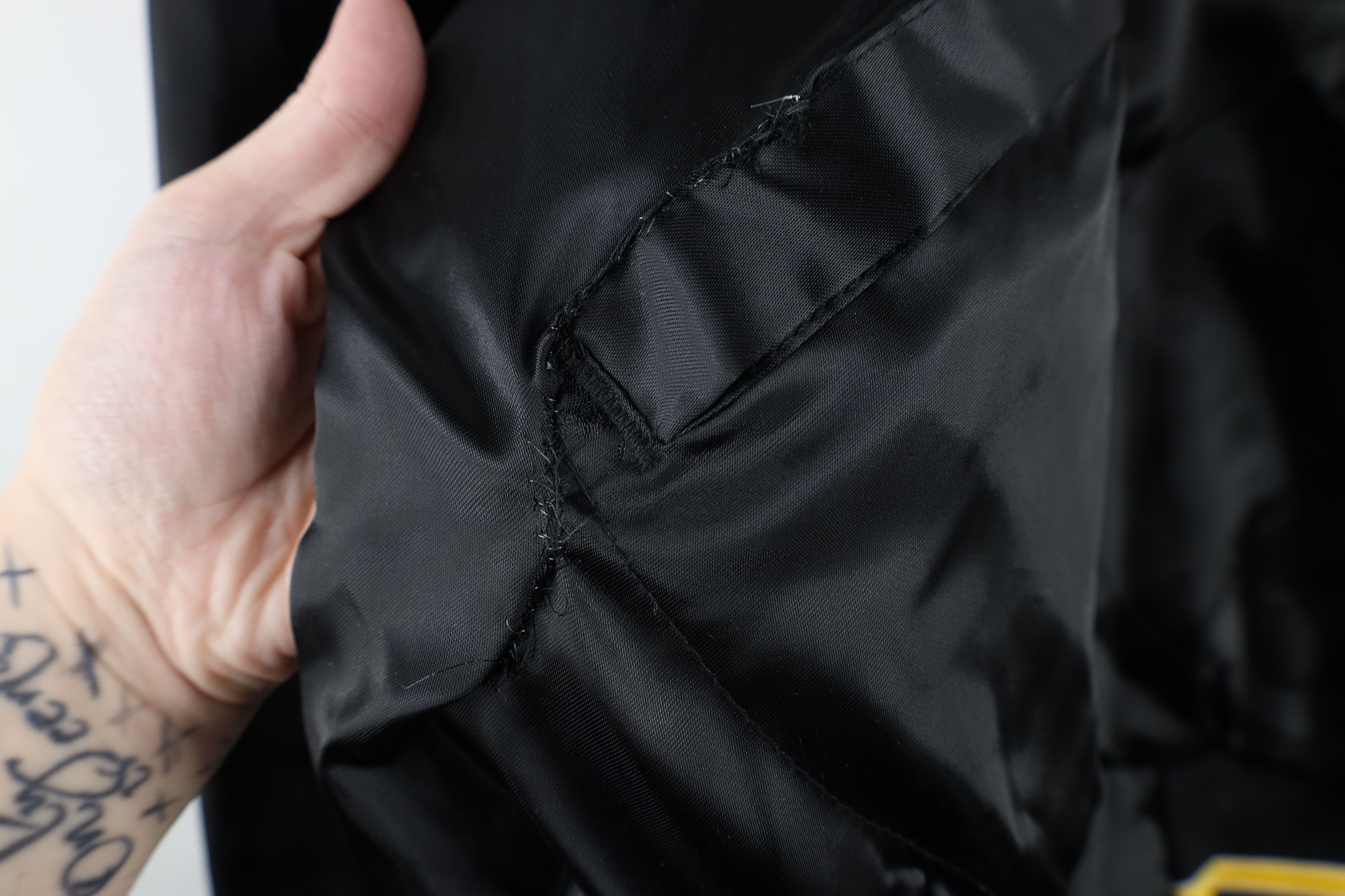 Vintage Vintage 80s 90s Stanley Tools Satin Bomber Jacket Black USA Size US L / EU 52-54 / 3 - 4 Thumbnail