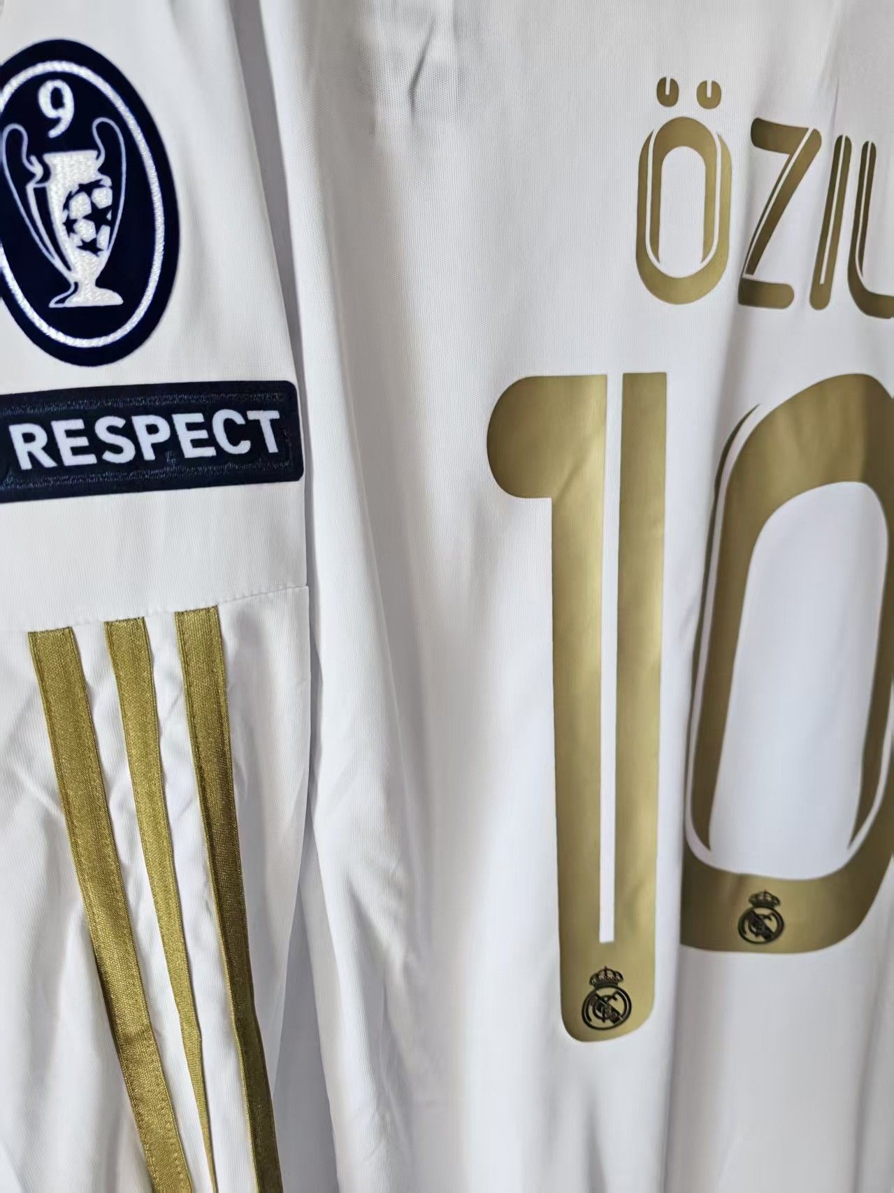 Other 2011 12 Real Madrid #10 Mesut Özil Jersey Size US M / EU 48-50 / 2 - 5 Thumbnail