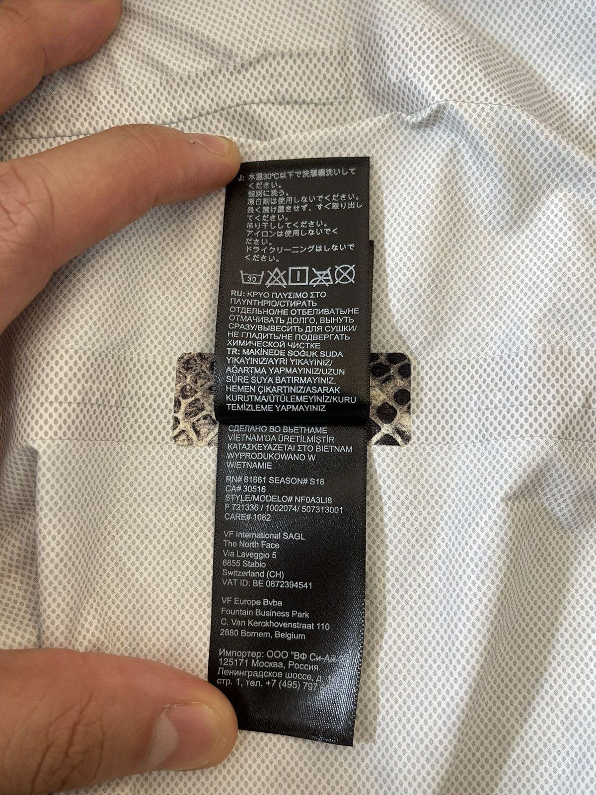 Supreme × The North Face Supreme X The North Face Snakeskin Coaches Jacket SS18 Size US L / EU 52-54 / 3 - 13 Thumbnail