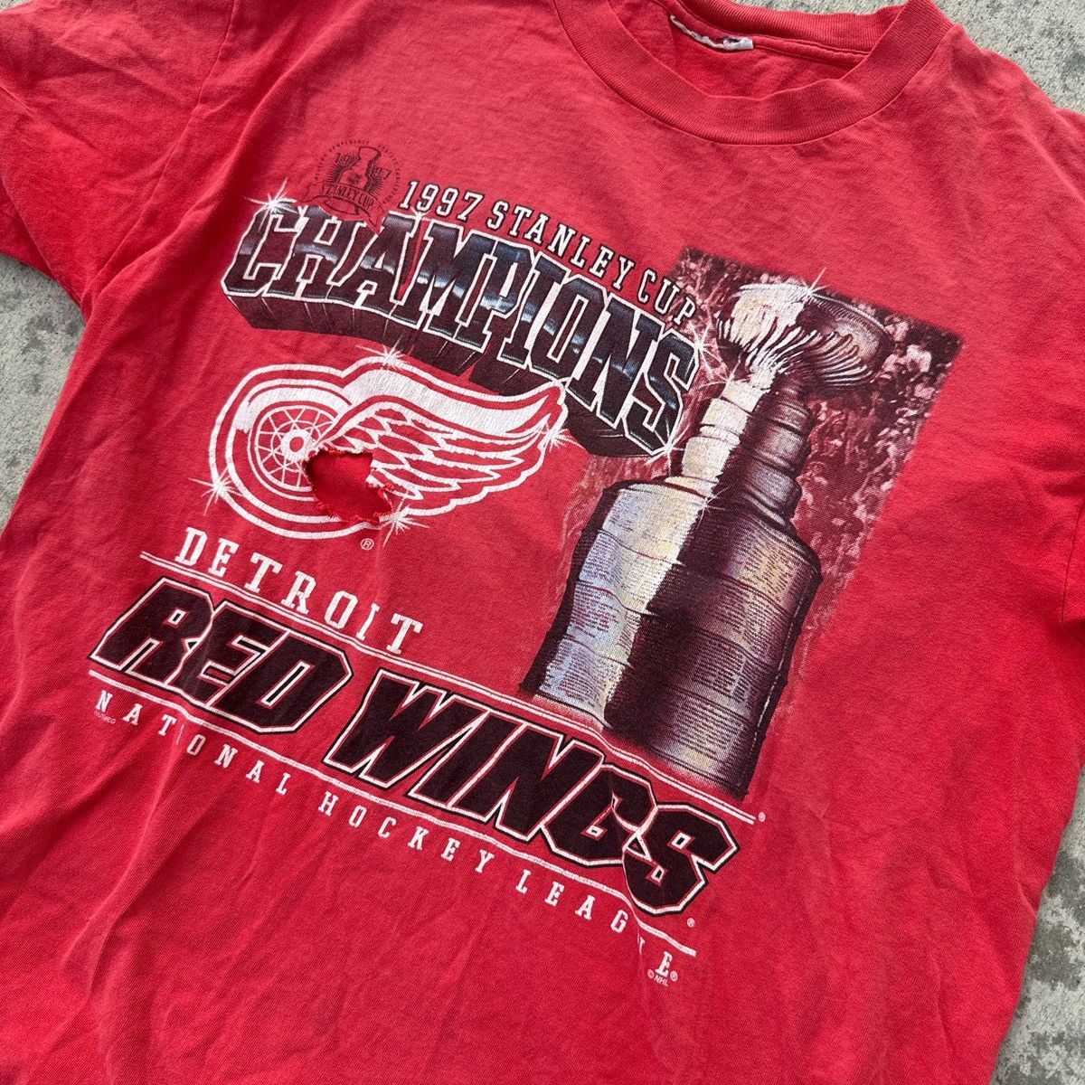 Hook-Ups × NHL × Vintage 1997 Detroit Red Wings Stanley Cup Champions Tee XL Vintage Size US XL / EU 56 / 4 - 2 Thumbnail