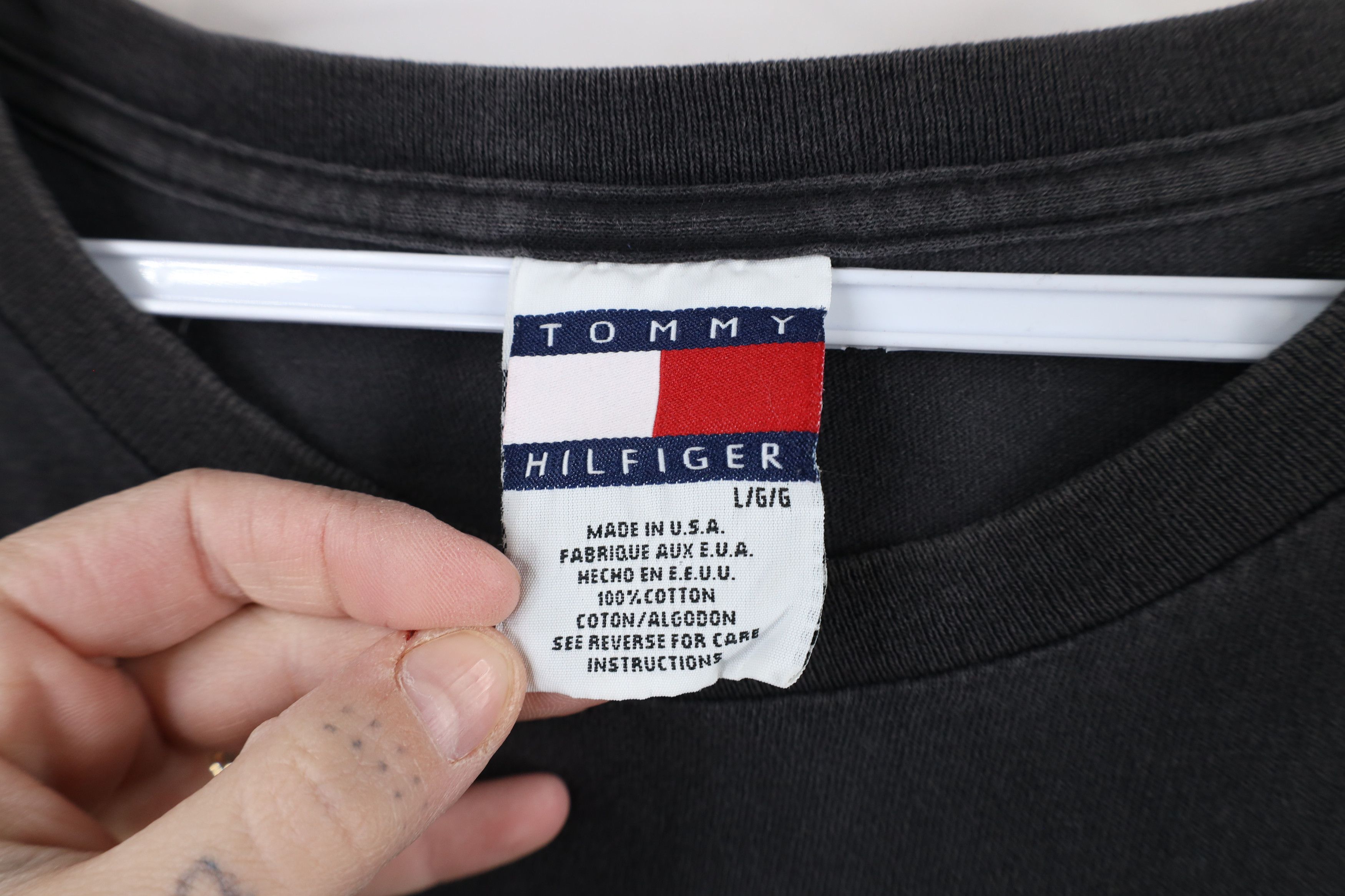 Tommy Hilfiger × Vintage Vintage 90s Tommy Hilfiger Athletics Spell Out T-Shirt USA Size US L / EU 52-54 / 3 - 5 Thumbnail