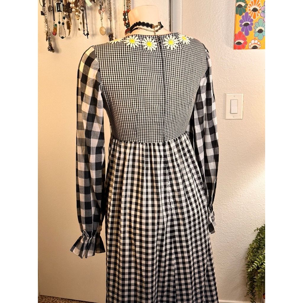 Homemade Vintage Homemade Long Sleeve Gingham Daisy Maxi Dress Size S / US 4 / IT 40 - 6 Thumbnail