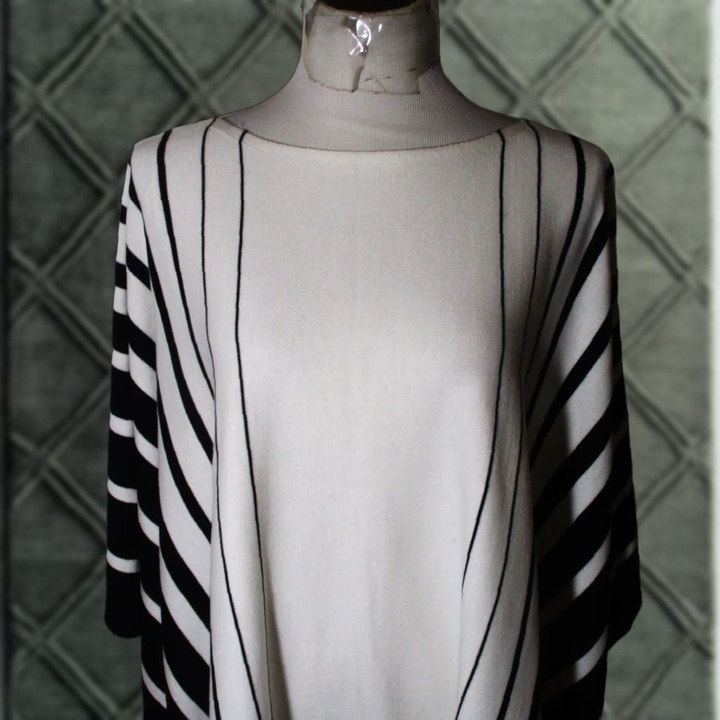 Ralph Lauren LAUREN Ralph Lauren White Black Knit Sweater Poncho Size S/M Shirt Womens Knit Poncho Size S / US 4 / IT 40 - 1 Thumbnail