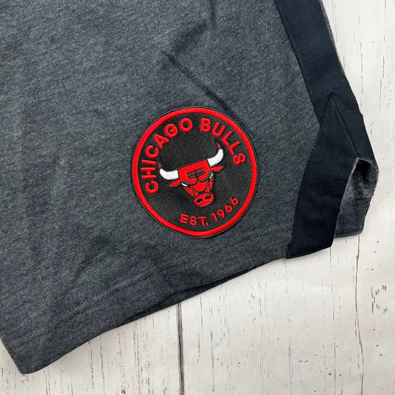Adidas Chicago Bulls NBA Large Adidas Garterized Short Pants Men Size US 32 / EU 48 - 4 Thumbnail