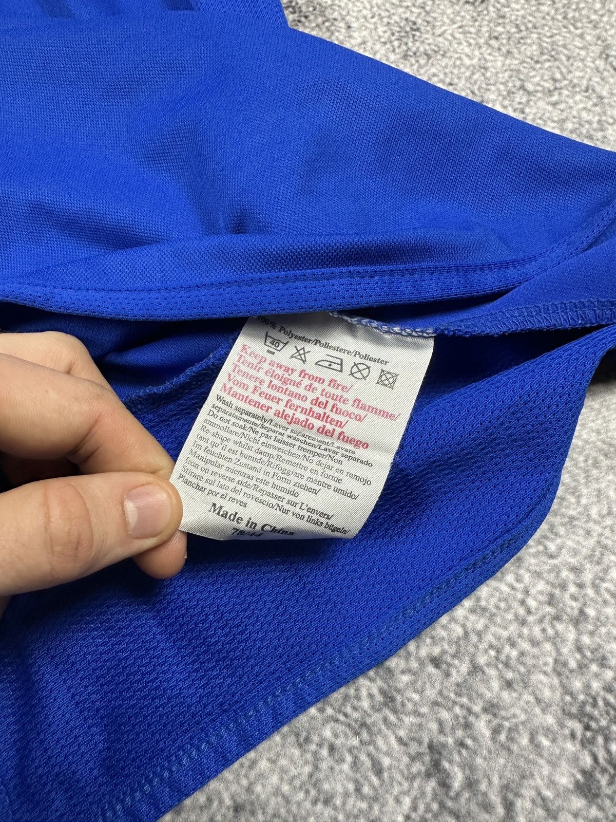 Umbro Vintage Umbro Chelsea Soccer Jersey Streetwear L Rare Casual Size US L / EU 52-54 / 3 - 5 Thumbnail