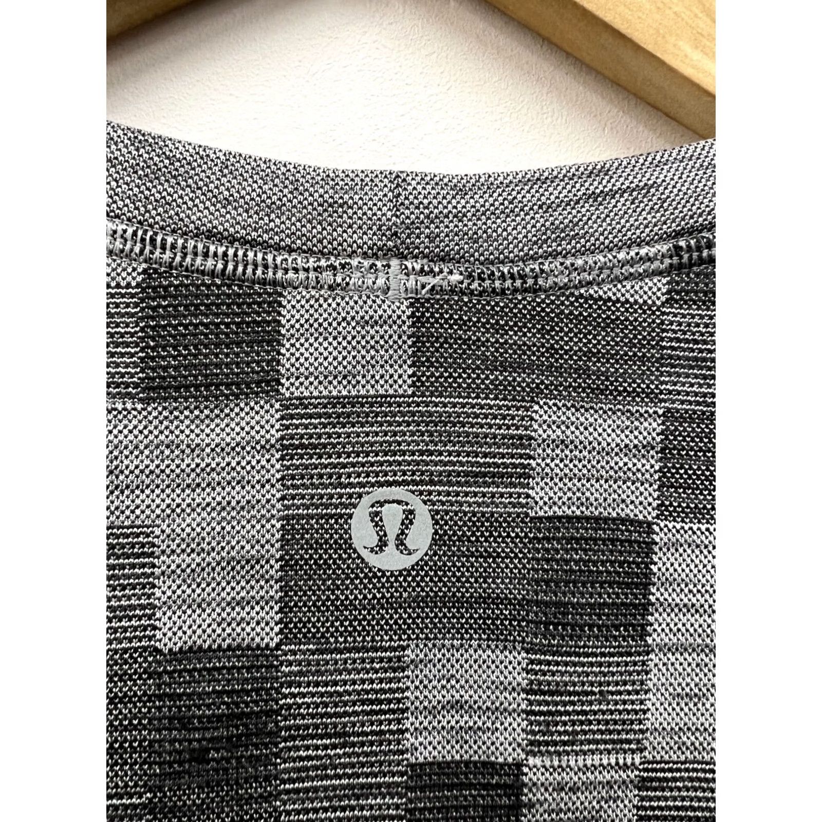 Lululemon Lululemon Stretch Your Head Pullover Shirt Long Sleeve Size L Men Gray Stretch Shirt Mens Lululemon Long Sleeve Crew Neck Activewear Size US L / EU 52-54 / 3 - 6 Thumbnail