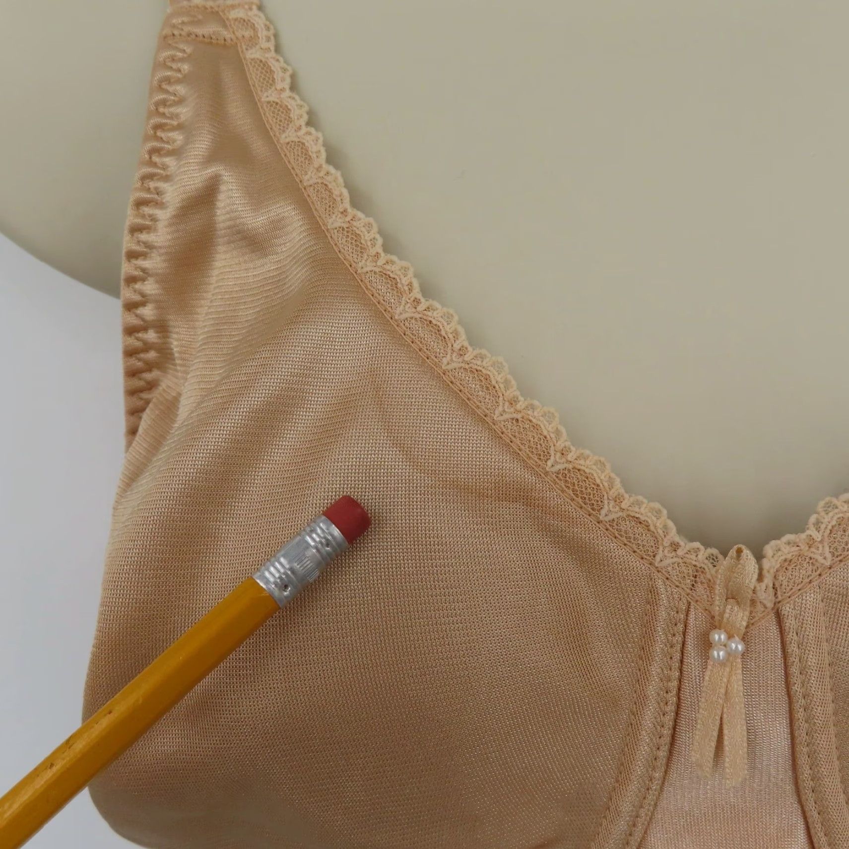 Vintage Almost U Bra 36D Beige Wireless Unlined Nylon Blend Lace Trim Women T-Shirt Bra 1060 Size ONE SIZE - 3 Thumbnail