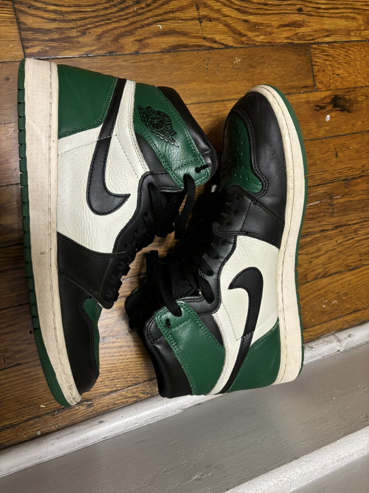 Jordan Brand × Nike Jordan 1 Pine Green Size US 11 / EU 44 - 2 Thumbnail