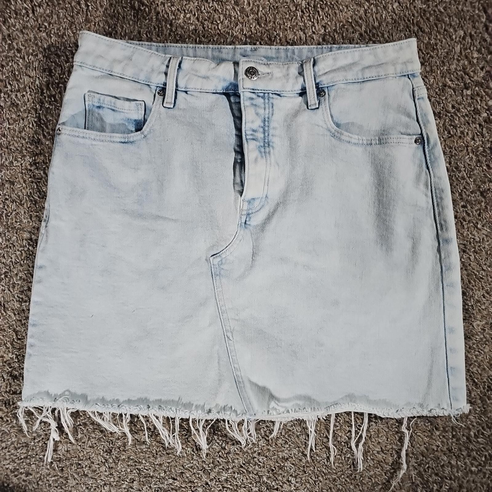 Old Navy Old Navy Sz 12 Jean Cutoff Skirt Size 34" / US 12 / IT 48 - 1 Thumbnail