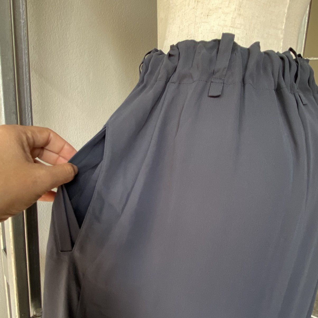 Issey Miyake ISSEY MIYAKE Dark Gray Chiffon Skort with Smocked Waist Size 27" / US 4 / IT 40 - 7 Thumbnail