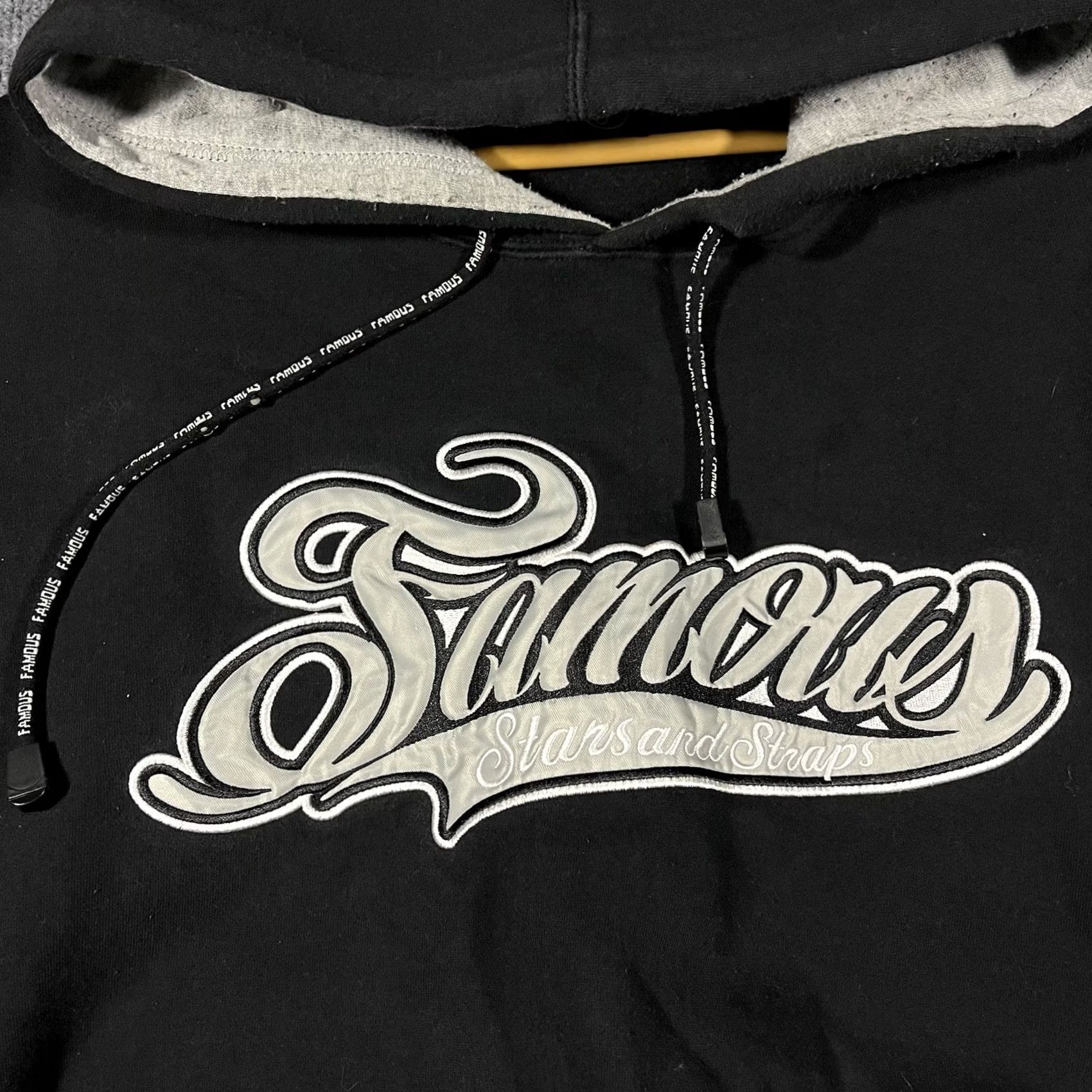 Barker VINTAGE Famous Stars & Straps Hoodie 2XL Black Travis Barker Y2K Skate Grunge Blink 182 Mens Size US XXL / EU 58 / 5 - 3 Thumbnail