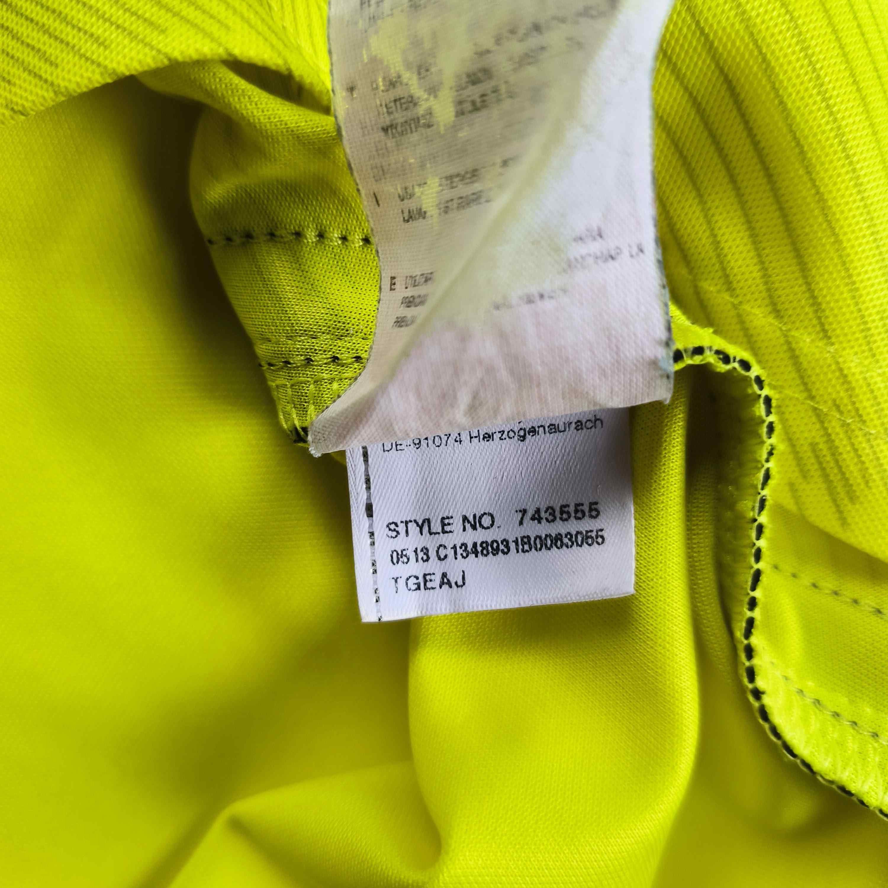 SIGNED Borussia Dortmund 2013-14 Puma home football jersey L