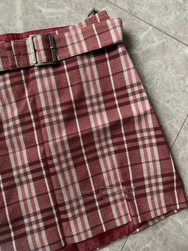 Burberry Burberry Pink Plaid Mini Skirt for Women. Size 23" - 3 Thumbnail
