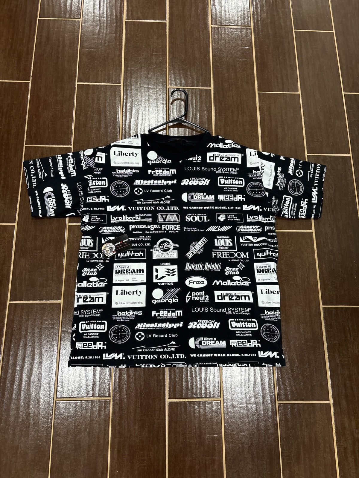 Louis Vuitton USED Louis Vuitton Virgil Abloh All Over Logo Tee Size XXL Size US XL / EU 56 / 4 - 1 Thumbnail