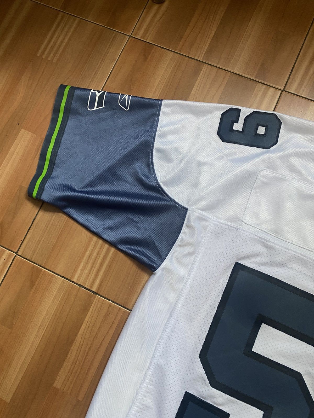 Reebok Reebok Seattle Seahawks Singed #59 Aaron Currey Jersey Mens Size US L / EU 52-54 / 3 - 10 Thumbnail