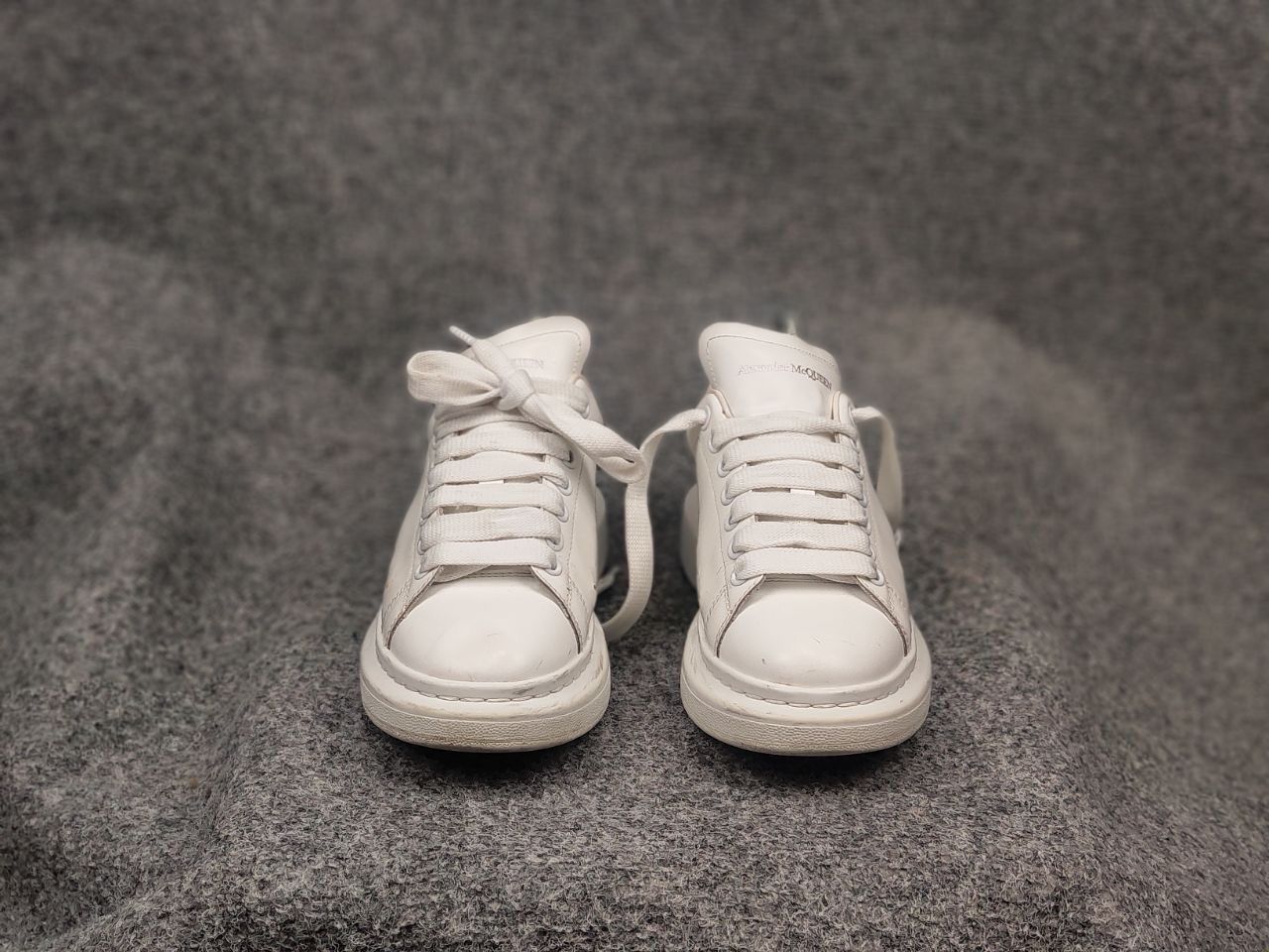 Alexander McQueen Alexander McQueen Oversized Leather Sneaker WhitePowder Blue Size US 8 / IT 38 - 5 Thumbnail