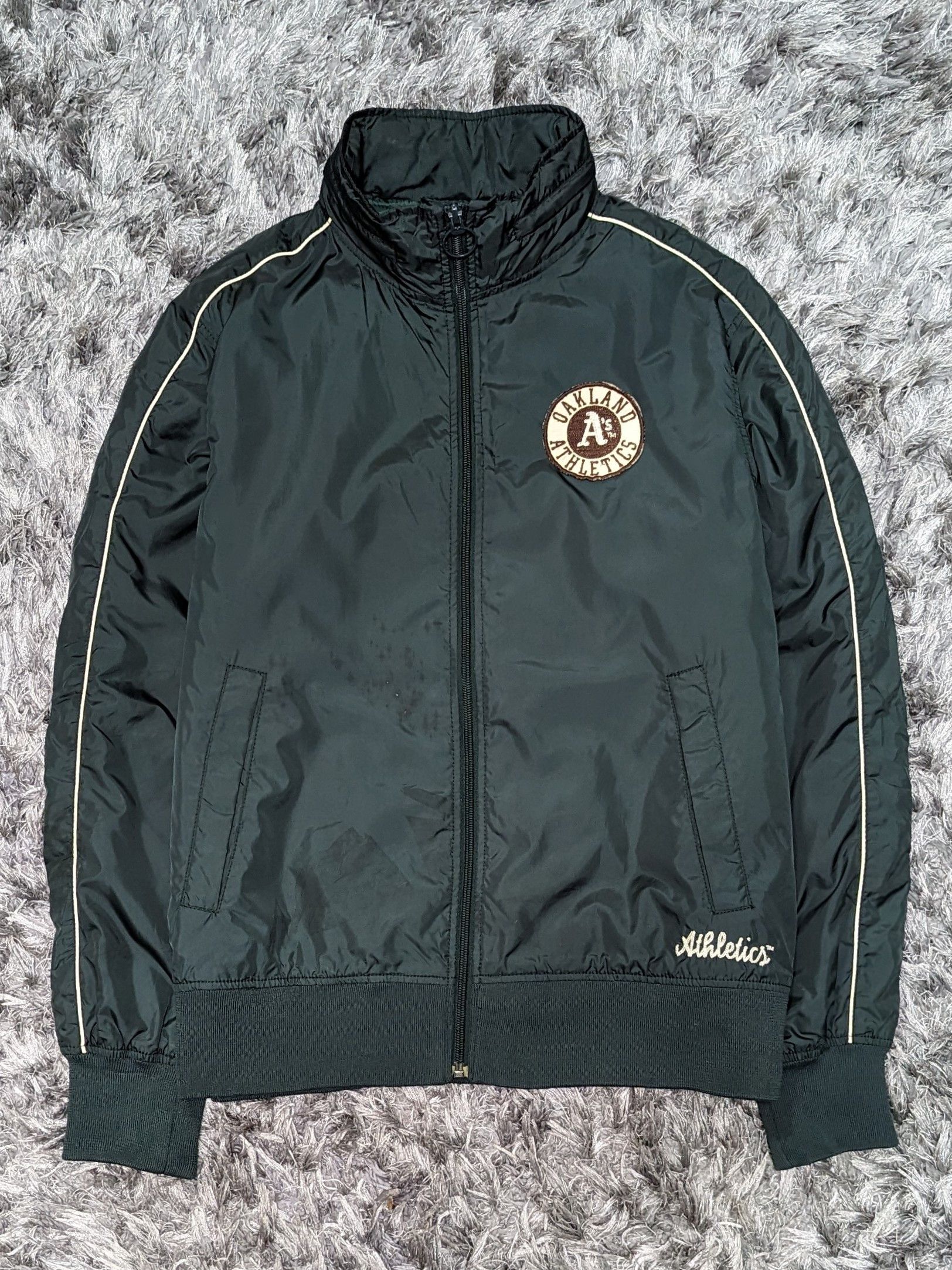image of Mlb x Uniqlo Vintage Oakland Athletic Jacket X Ut Light Zipper Sweater in Green, Men's (Size Small)