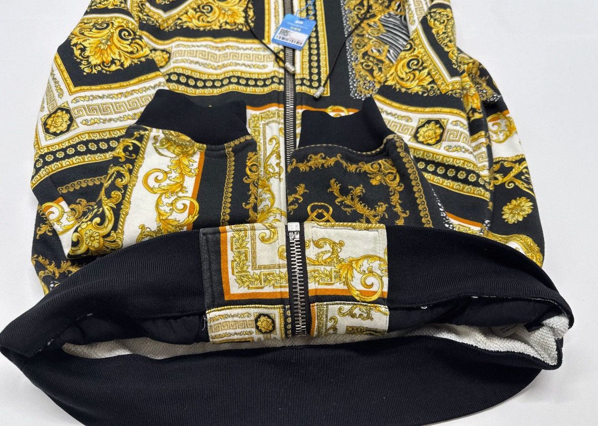 Versace Versace Classic baroque style stitching pattern design Size US M / EU 48-50 / 2 - 6 Thumbnail