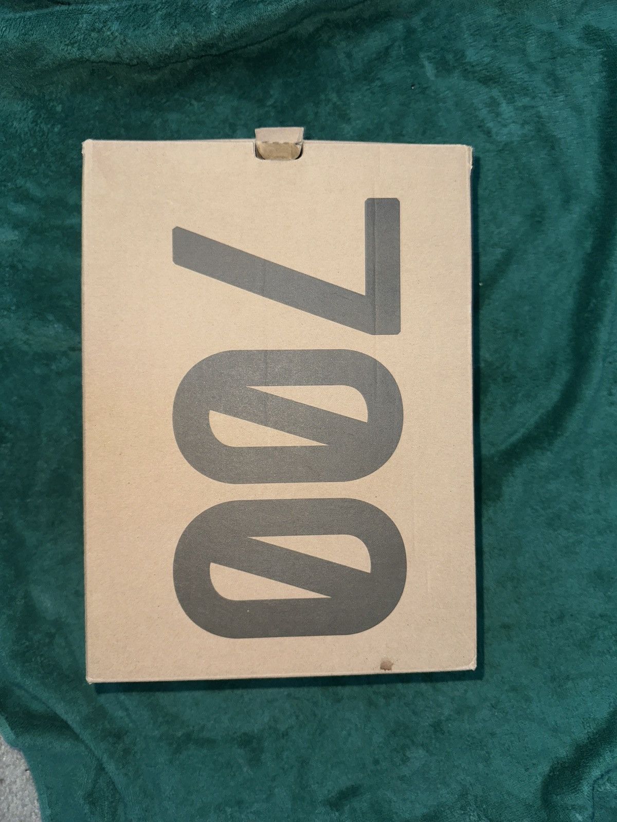 Yeezy Yeezy 700 Dark Glow VNDS 9.5 Size US 9.5 / EU 42-43 - 9 Thumbnail