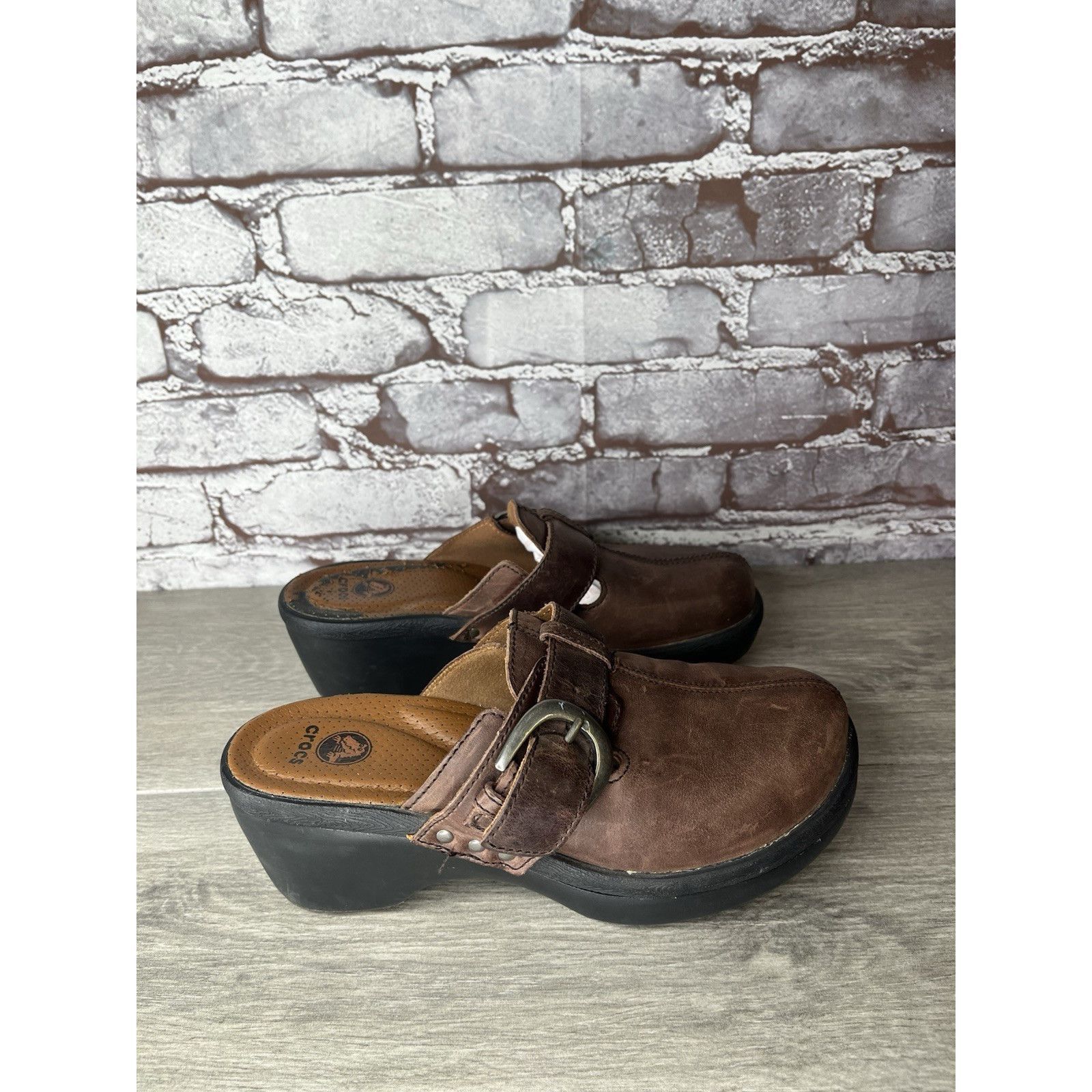 Crocs CROCS COBBLER Brown Leather Brass Buckle Heel Clogs Shoes Wo Size US 7 / IT 37 - 3 Thumbnail