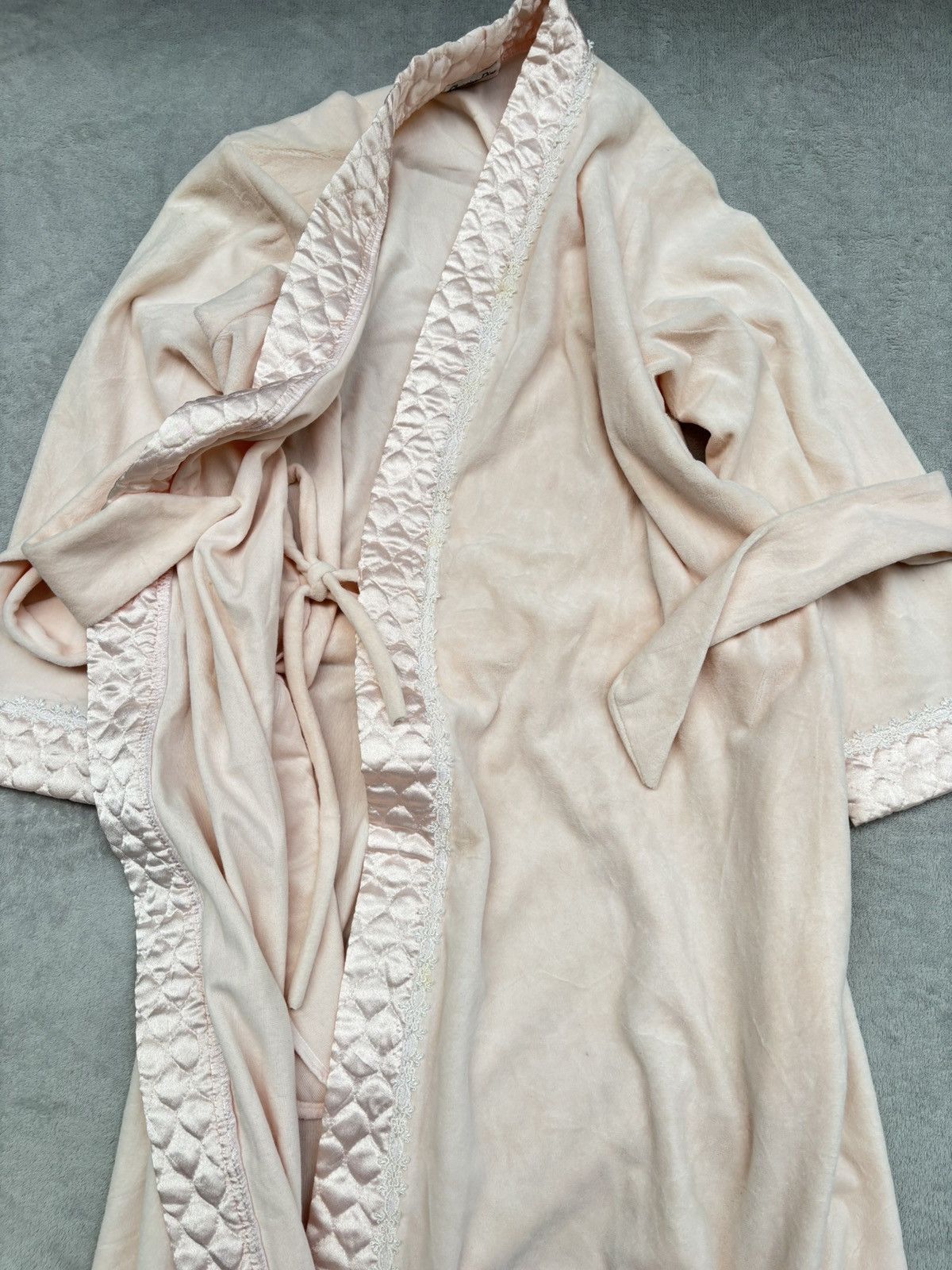 Dior 1970s Christian Dior Le Connaisseur Lace Trimmed Robe Size M / US 6-8 / IT 42-44 - 9 Thumbnail