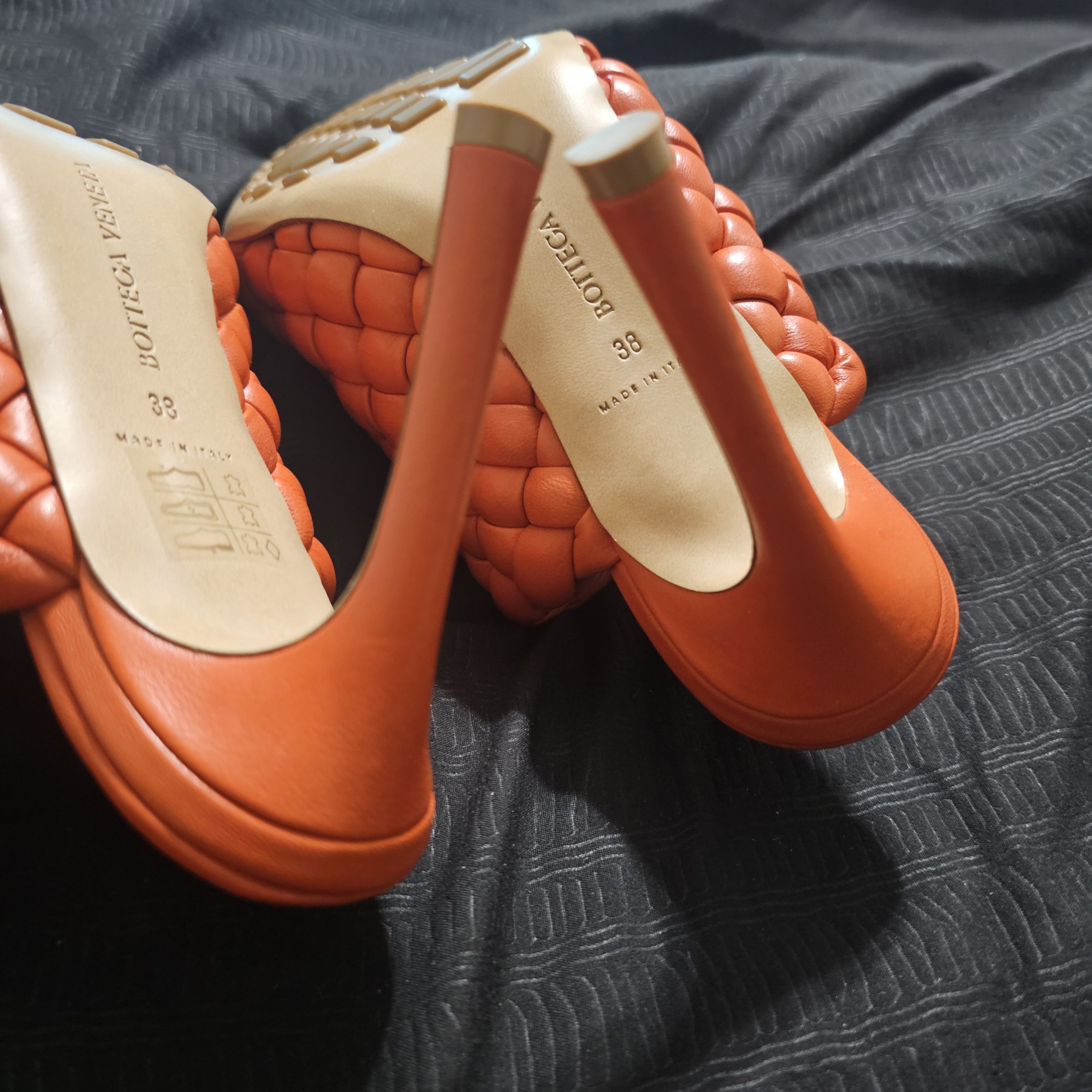 Bottega Veneta Bottega Veneta Intrecciato Weave Leather Orange Mules Sz 38 Size US 8 / IT 38 - 15 Thumbnail