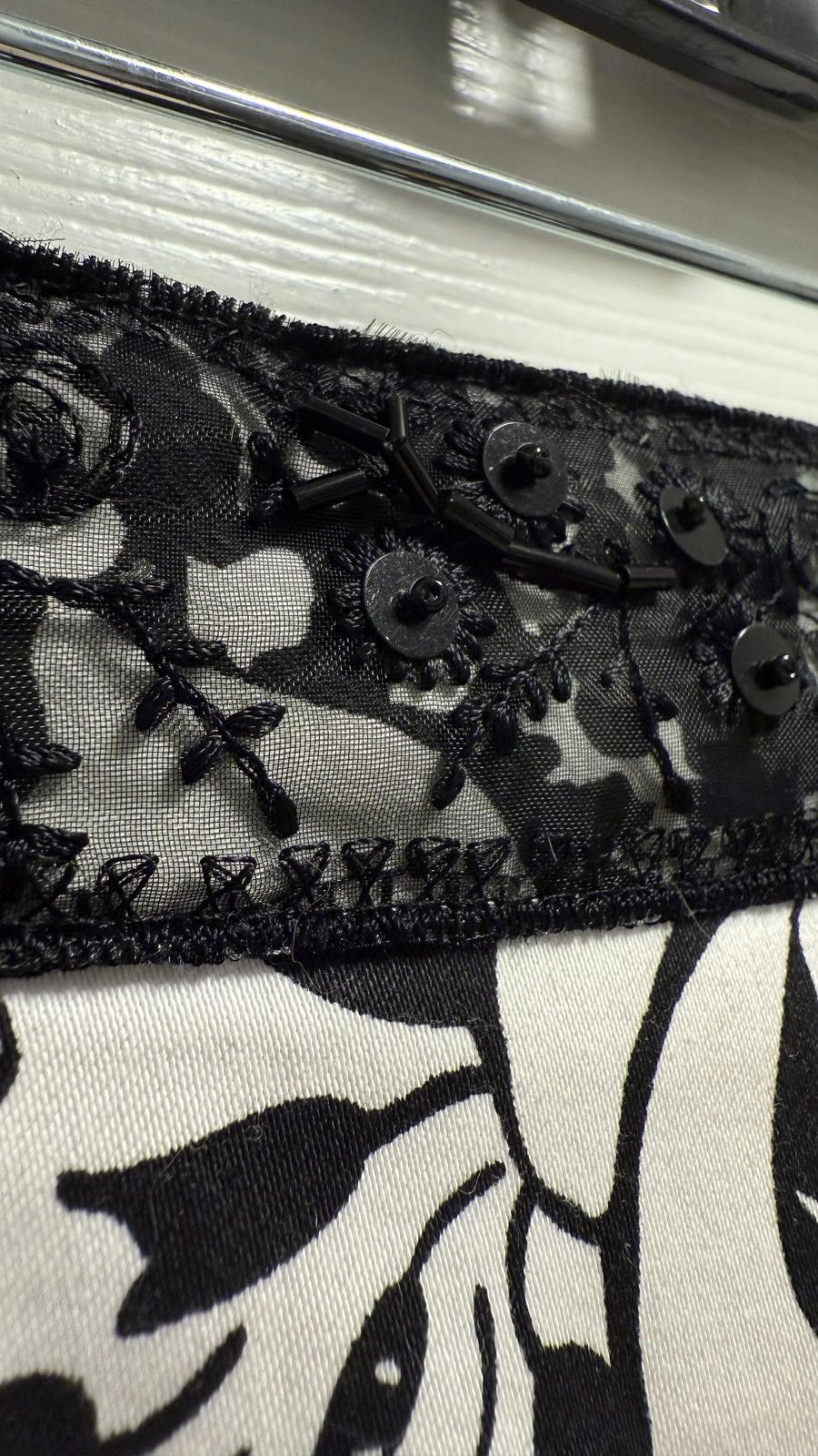 Industry of All Nations Elegant Black & White Floral Print Skirt Size 30" / US 8 / IT 44 - 2 Thumbnail