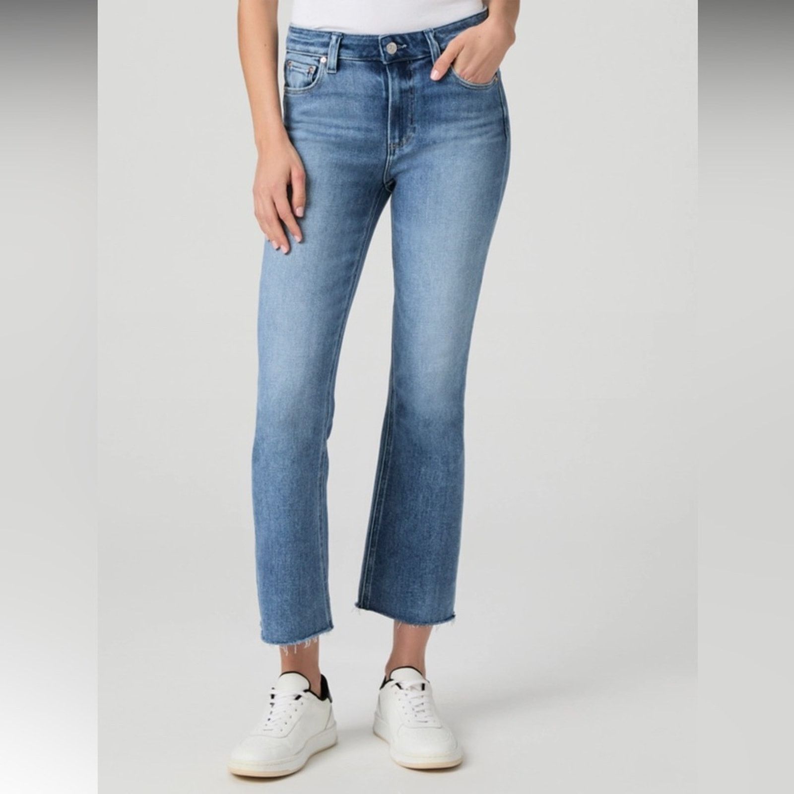 Paige NWT Paige $229 Collette Crop Flare Jean with Raw Hem size 26 Size 26" / US 2 / IT 38 - 1 Thumbnail