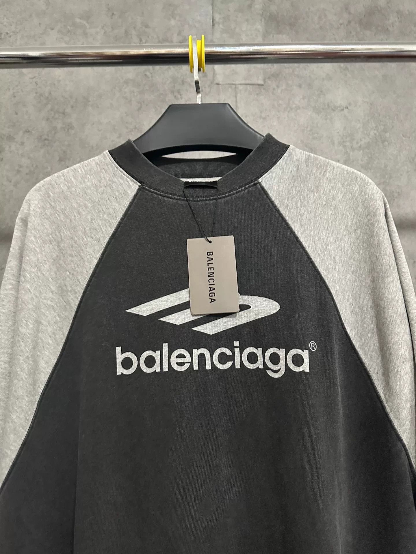 Balenciaga Balenciaga 3B Logo Black-Gray Short-Sleeve T-Shirt Size US S / EU 44-46 / 1 - 2 Thumbnail