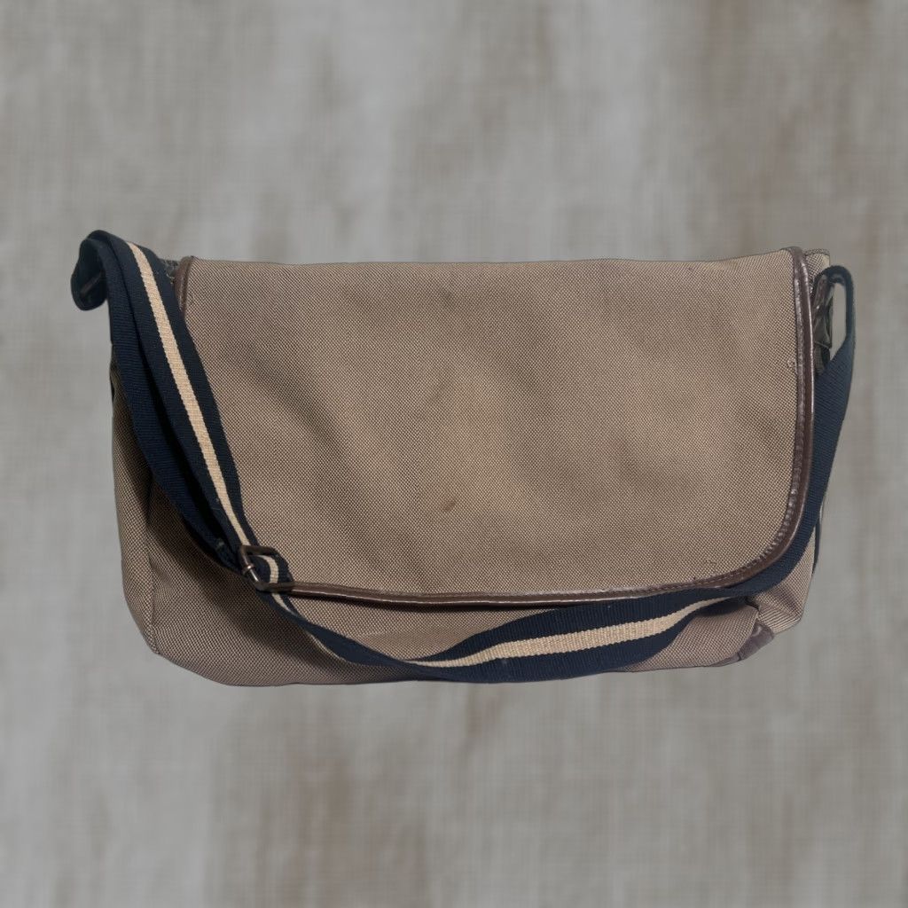 Gap VINTAGE Gap Messenger Bag Beige Polyester Faux Leather Womens 15x10x6 Stains Size ONE SIZE - 1 Thumbnail