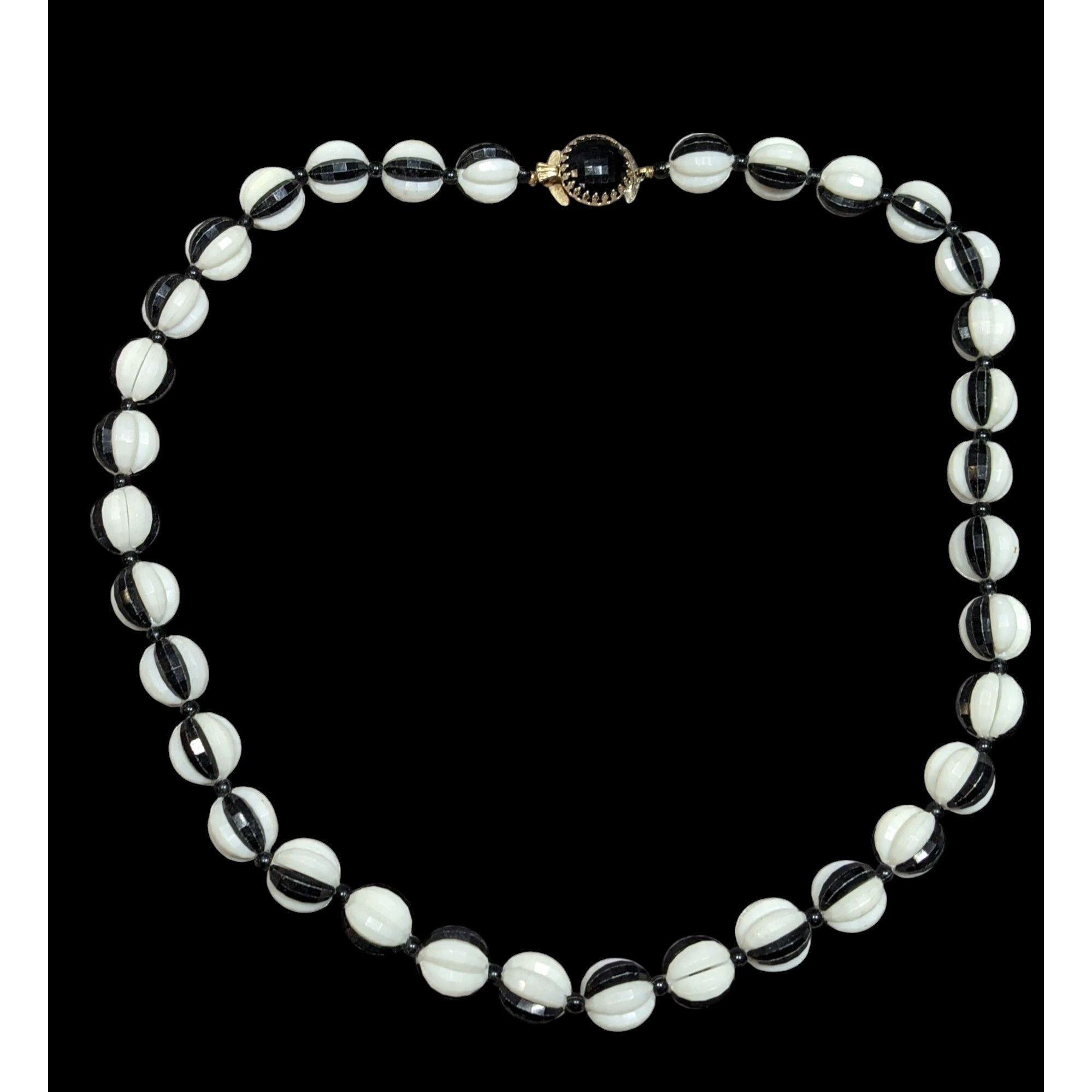 Other Vintage Black And White Hollow Faceted Beaded Necklace Size ONE SIZE - 1 Thumbnail
