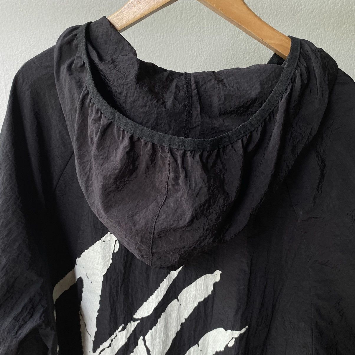 Nike Nike Black Windbreaker with Bold Back Print Size US M / EU 48-50 / 2 - 6 Thumbnail