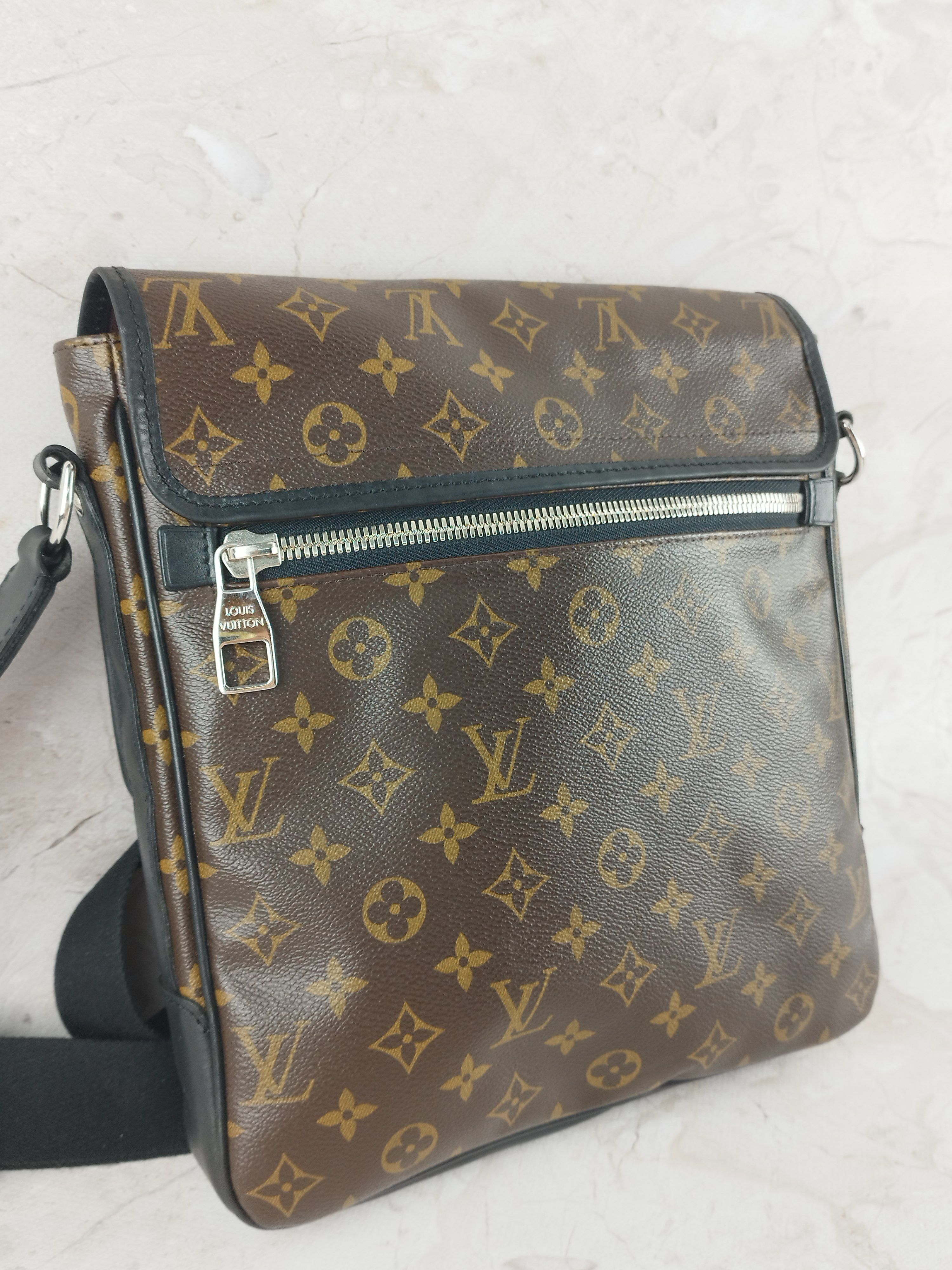 Louis Vuitton Louis Vuitton Monogram Macassar Canvas Bass MM bag Size ONE SIZE - 4 Thumbnail