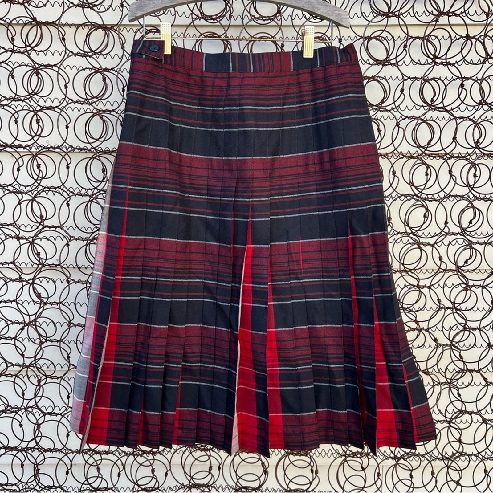 Pendleton Pendleton Wool reversible red black tartan plaid pleat skirt Size 28" / US 6 / IT 42 - 9 Thumbnail