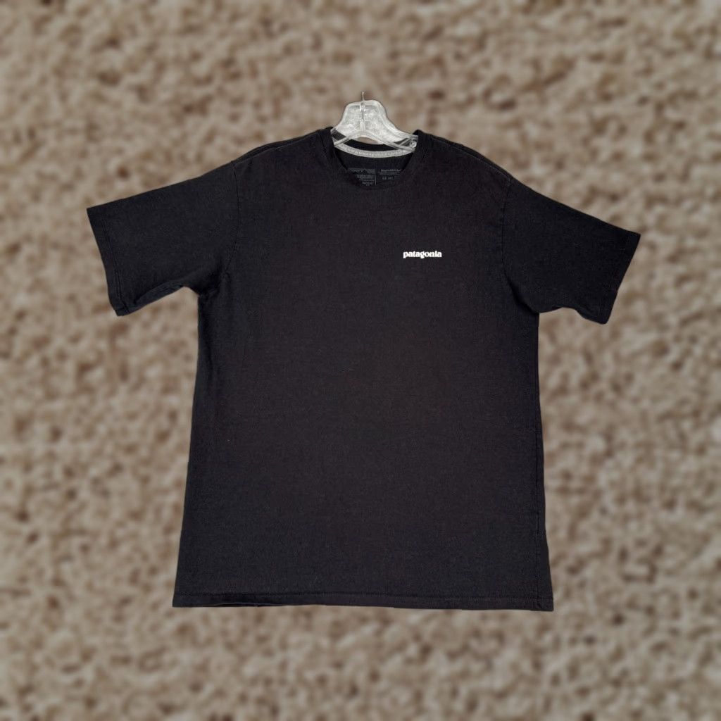 Patagonia Patagonia Shirt Men Small Black Short Sleeve Crew Neck Polyester Blend READ Shirt Mens Small Black Short Sleeve Crew Neck Patagonia T-Shirt 90s? Size US S / EU 44-46 / 1 - 1 Thumbnail