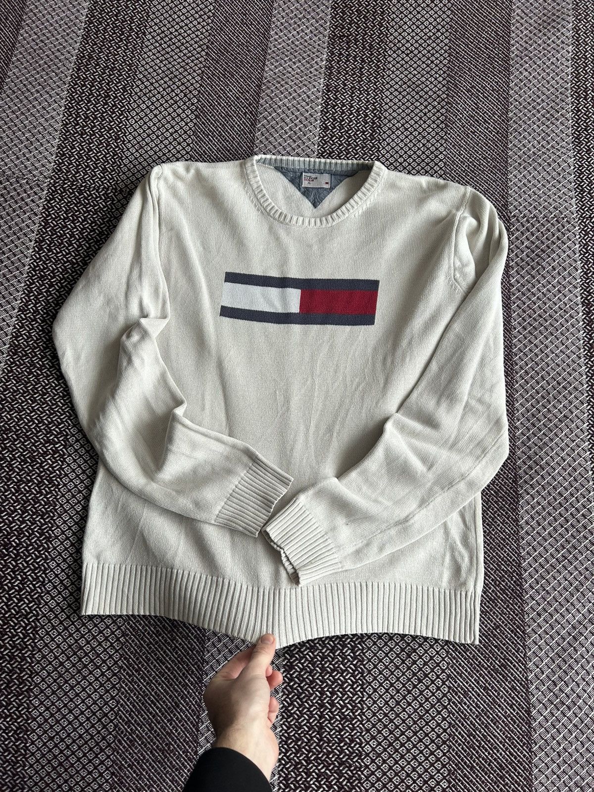 Tommy Hilfiger Vintage Tommy Hilfiger Denim Big Logo Heavy Sweater Size XL Size US XL / EU 56 / 4 - 8 Thumbnail