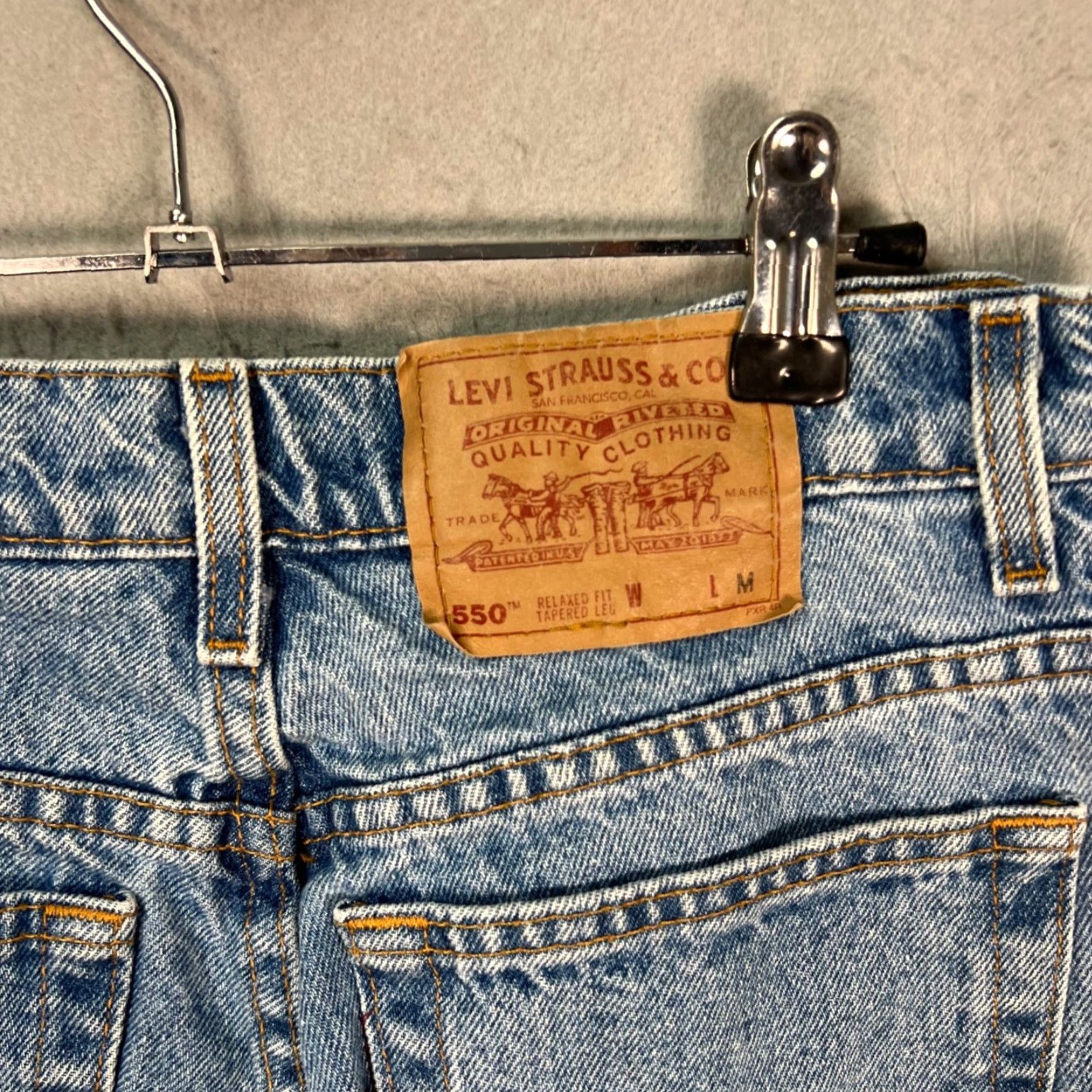 Levi's VINTAGE Levi's 550 Jeans Womens Regular Size 11 Medium Light Wash 28in Waist 29in Inseam Tapered Relaxed Fit 5-Pocket Denim Blue Women's Jeans Size 32" / US 10 / IT 46 - 3 Thumbnail