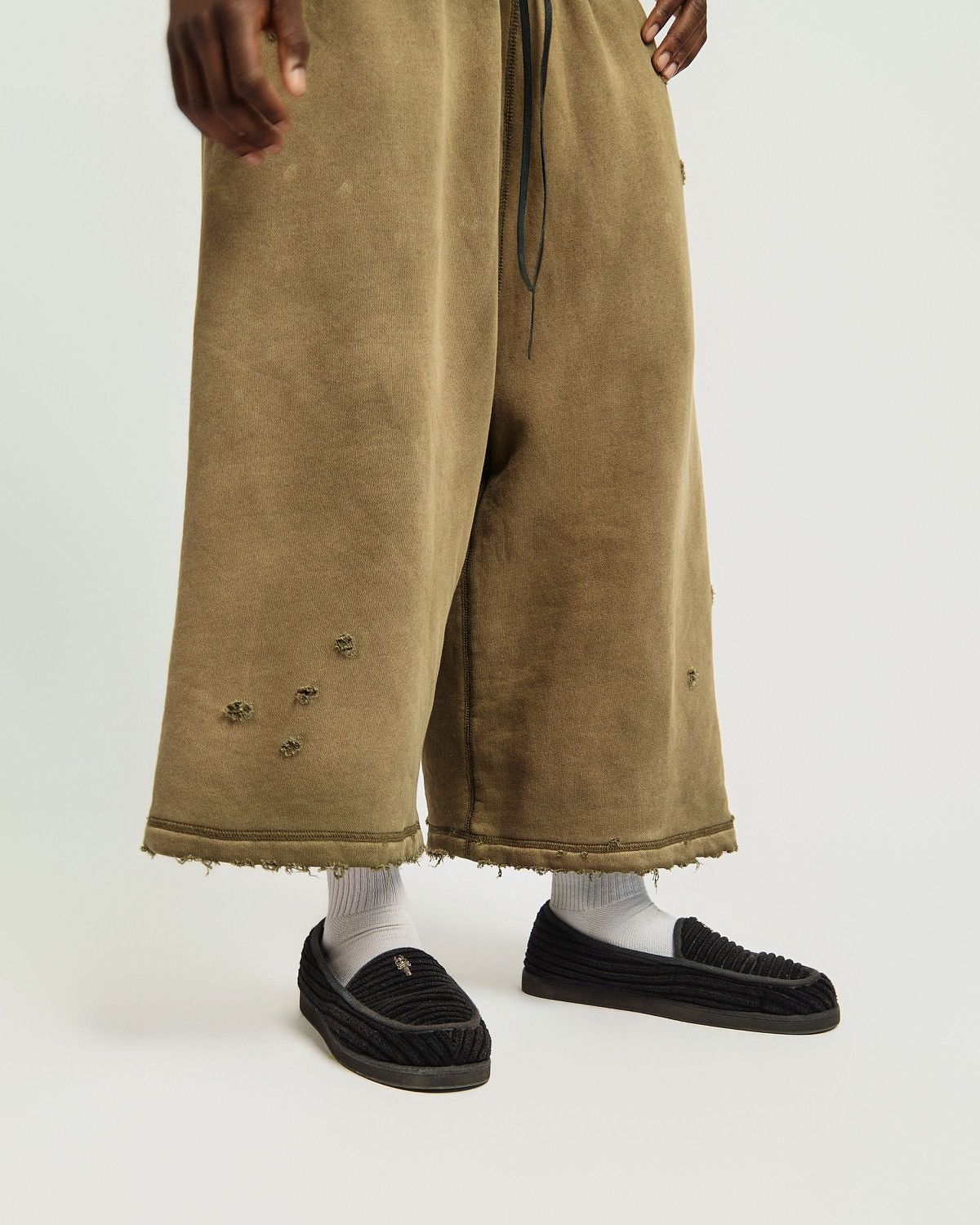 Other UNDS Military Green Sweatshorts Size US 30 / EU 46 - 3 Thumbnail
