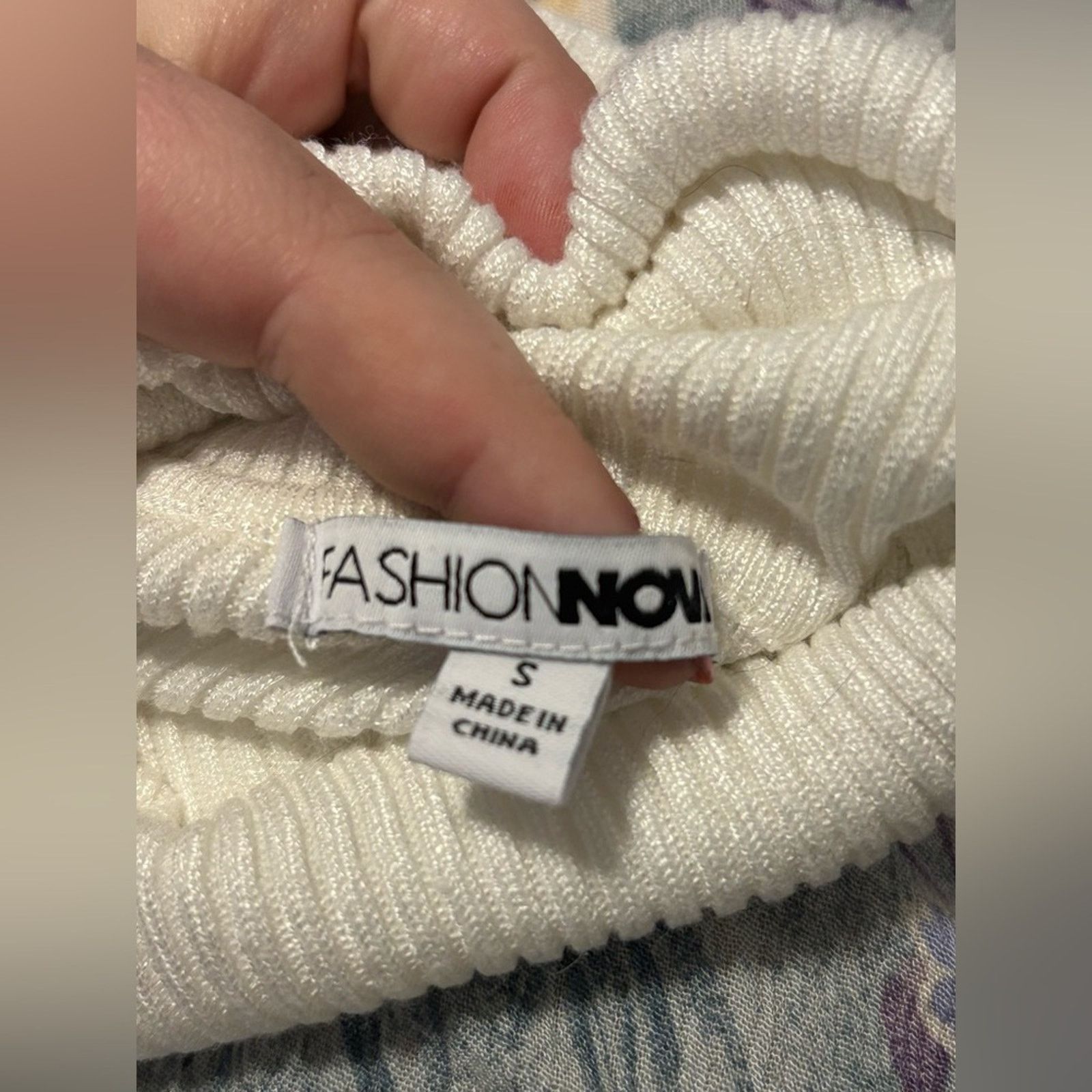 Fashion Nova (Fashion Nova) White Turtleneck Long Sleeve: Size Small Size S / US 4 / IT 40 - 9 Thumbnail