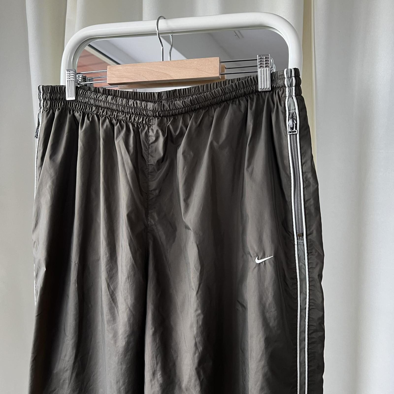 Vintage Vintage Y2K Nike Mini Swoosh Nylon Brown Trackpants Sz XL Size US 34 / EU 50 - 6 Thumbnail