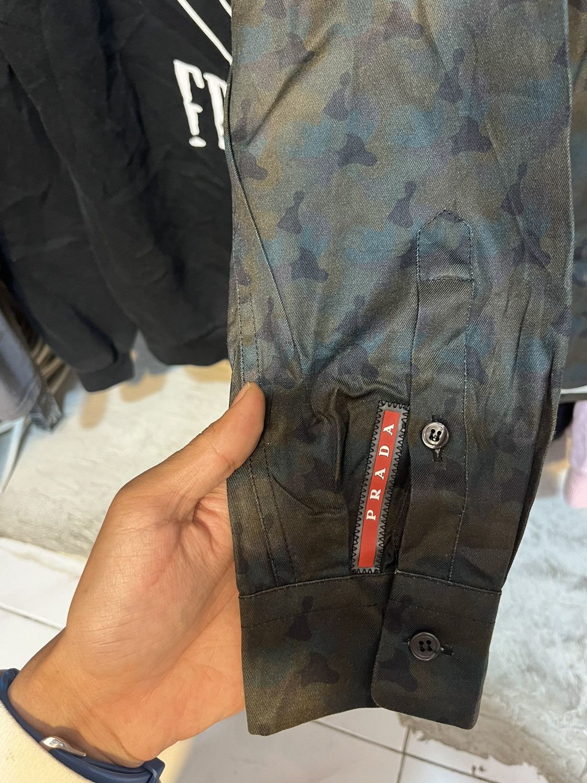 Prada PRADA CAMO BUTTON SHIRT Size US M / EU 48-50 / 2 - 16 Thumbnail