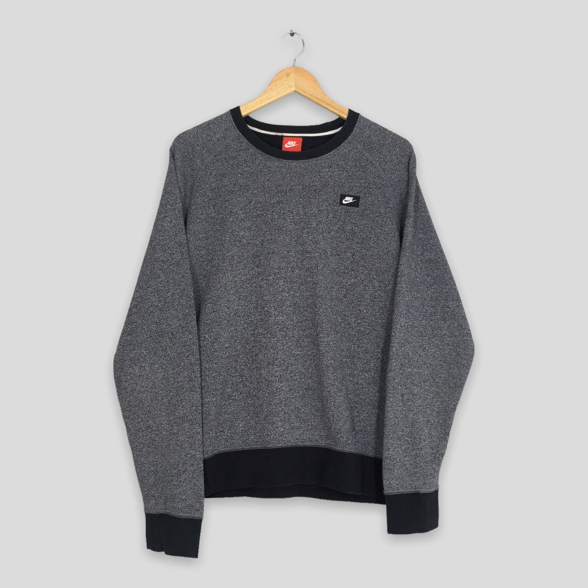 Nike Vintage Nike Swoosh Gray Sweatshirt Large Size US L / EU 52-54 / 3 - 1 Thumbnail
