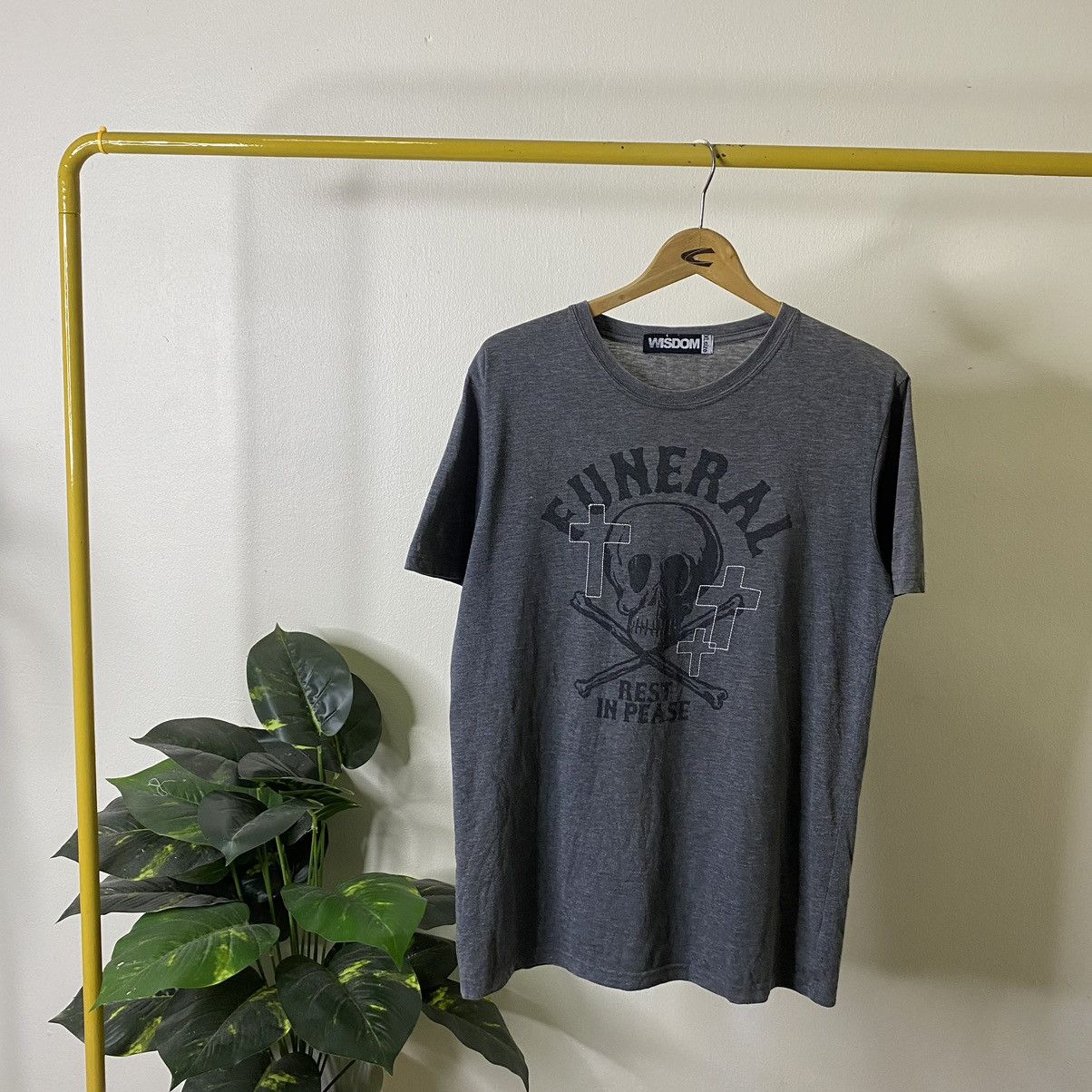 WISDOM Funeral In Peace Crossbones Skulls Ifsixwasnine Hysteric Tee Size US L / EU 52-54 / 3 - 1 Thumbnail