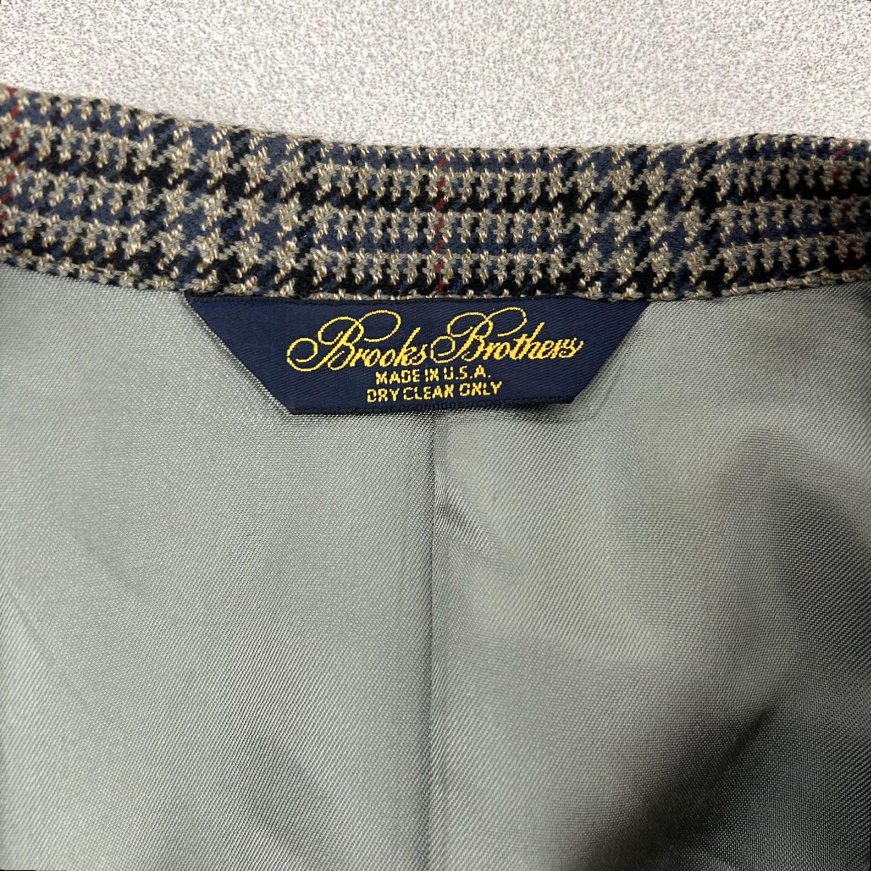 Brooks Brothers Brooks Brothers Blazer Mens 44 Gray Plaid Wool Tweed Two-Button Notch Lapel Single Breasted Sport Coat Long USA 2 Piece Business Casual Mens Size 44R - 4 Thumbnail