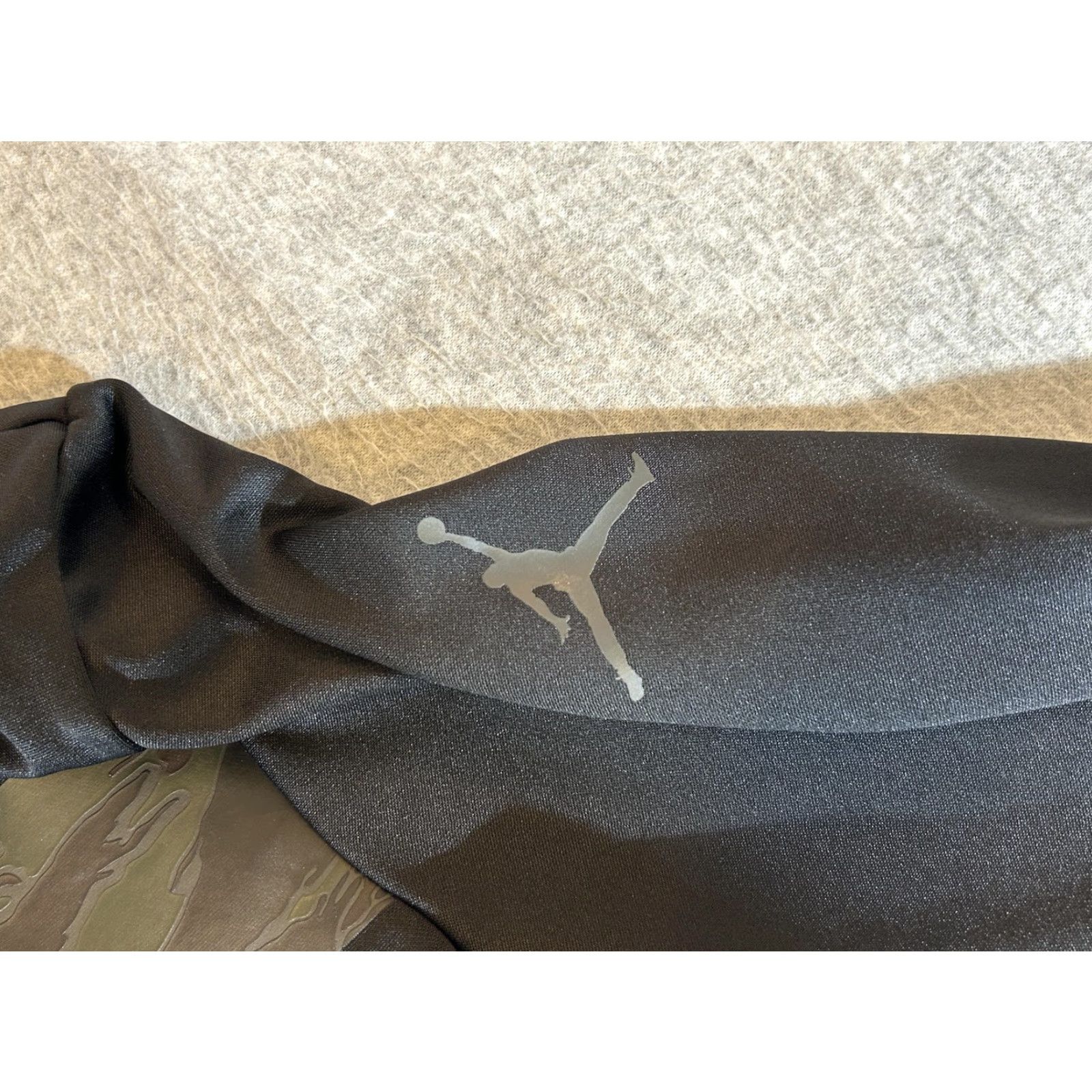 Jordan Brand Jordan Hoodie Mens M Black Camouflage PULLOVER Fleece Sweatshirt Jumpman Nike Jordan Graphic Print Logo Pockets Hooded Basketball Sports Casual Size US M / EU 48-50 / 2 - 4 Thumbnail