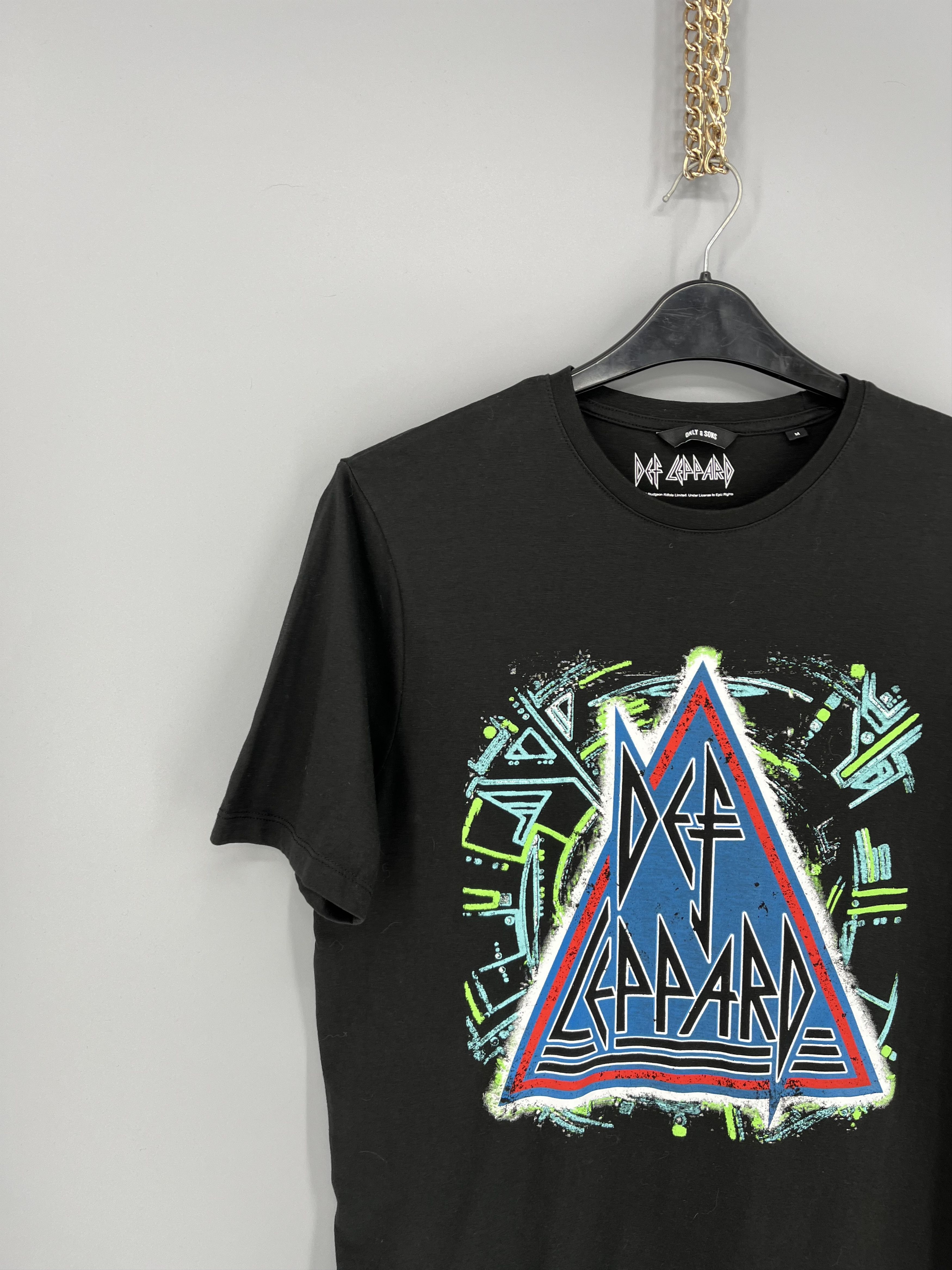 Band Tees Vintage Y2K Def Leppard Band Tee Size M Size US M / EU 48-50 / 2 - 4 Thumbnail