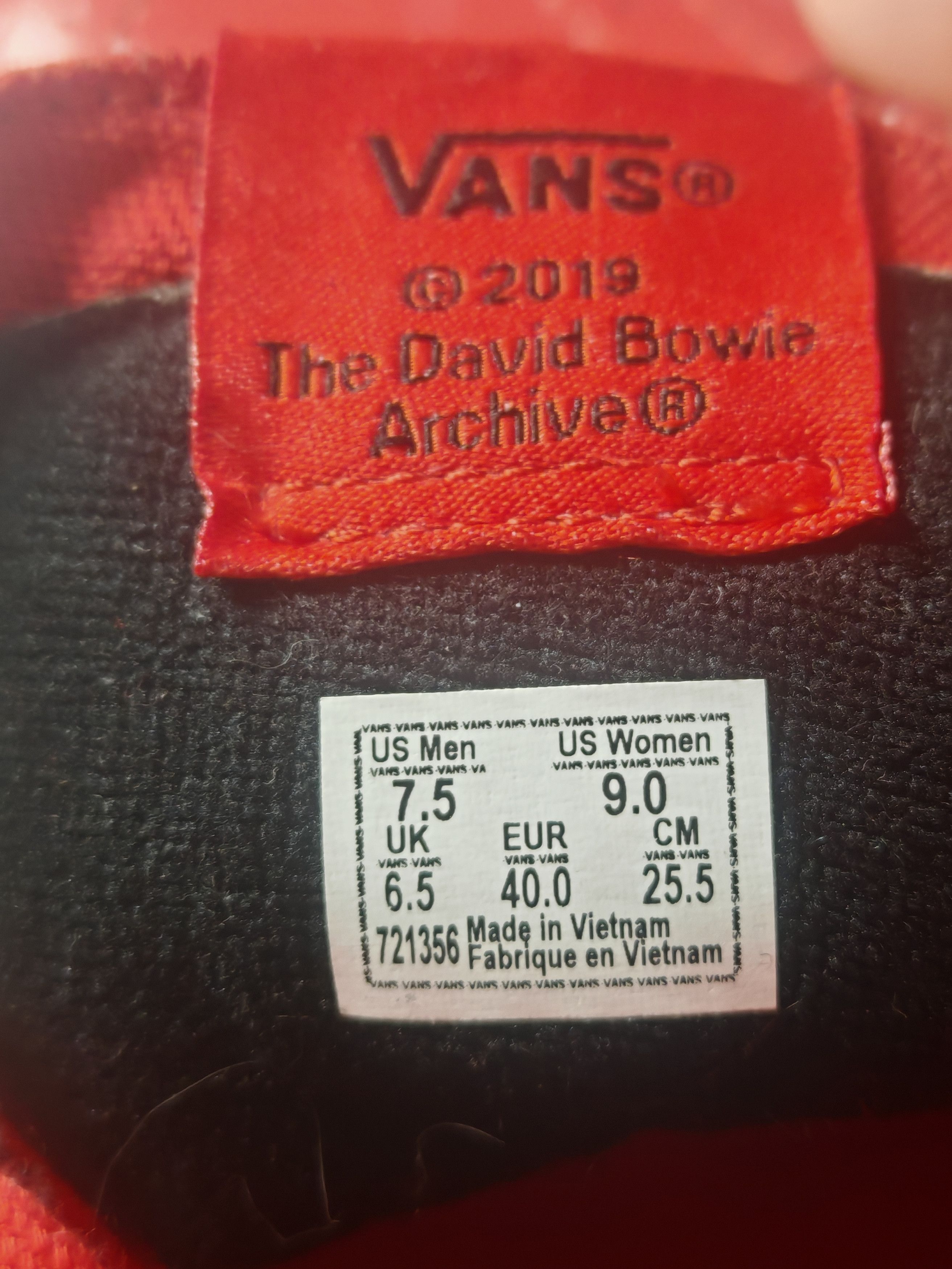 Designer × Vans Rare 2019 Vans and David Bowie Ziggy Stardust Sneakers Size US 9 / IT 39 - 2 Thumbnail
