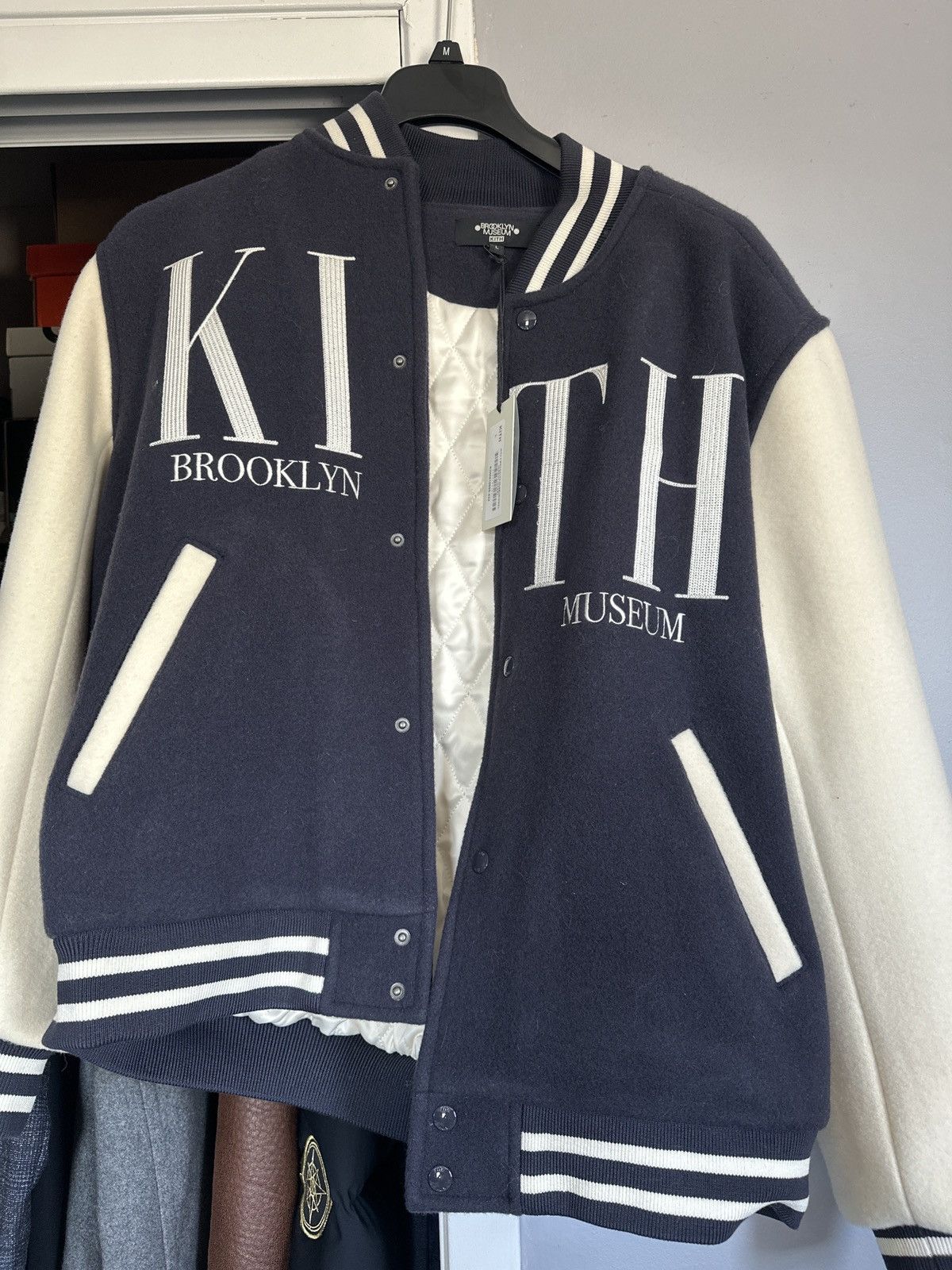 Kith Kith Brooklyn Museum Wool Varsity Jacket L NWT Size US L / EU 52-54 / 3 - 2 Thumbnail