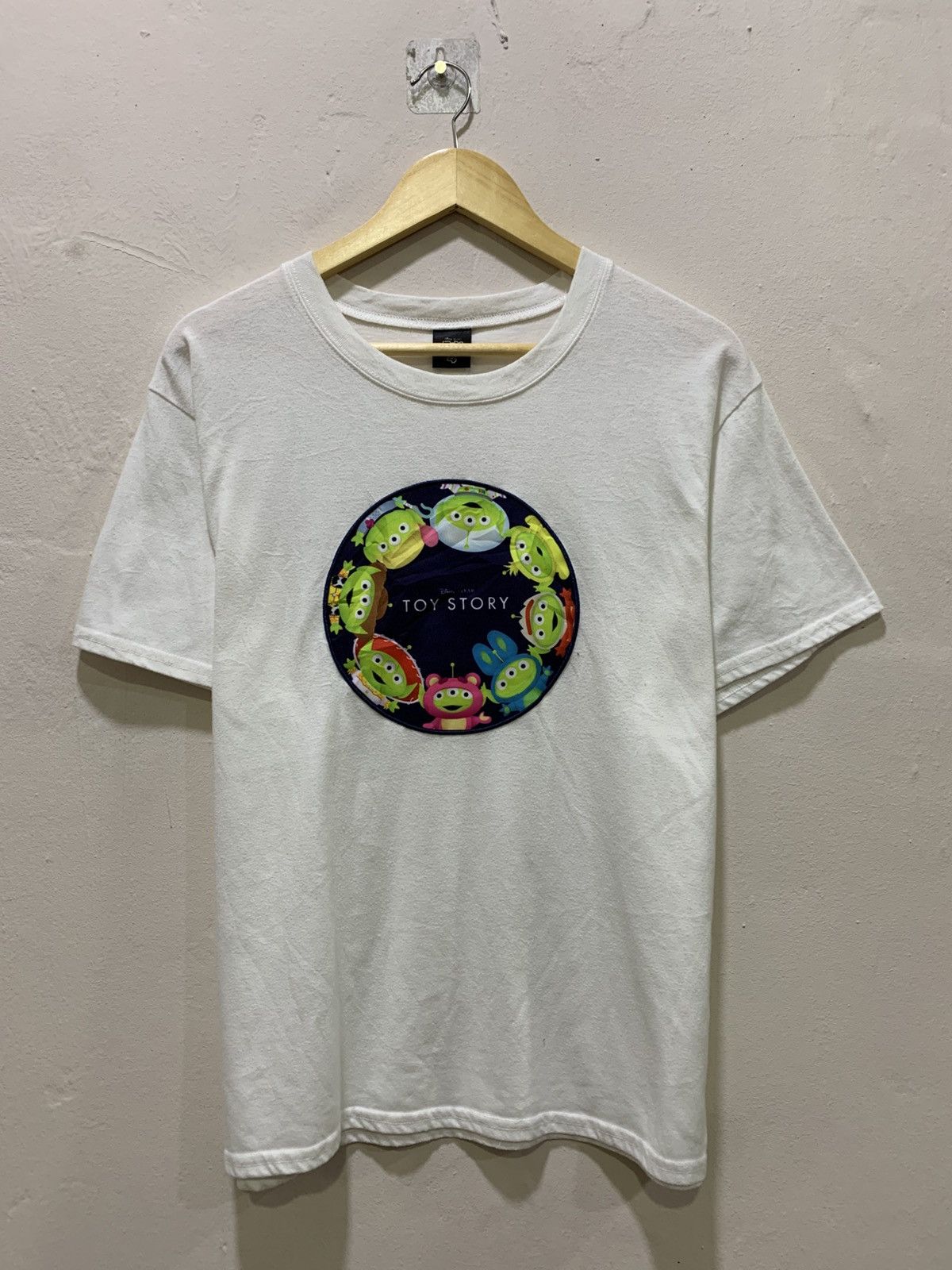 Disney Toy Story 4 Disney Pixar Alien Crew Tshirt Size US L / EU 52-54 / 3 - 1 Thumbnail